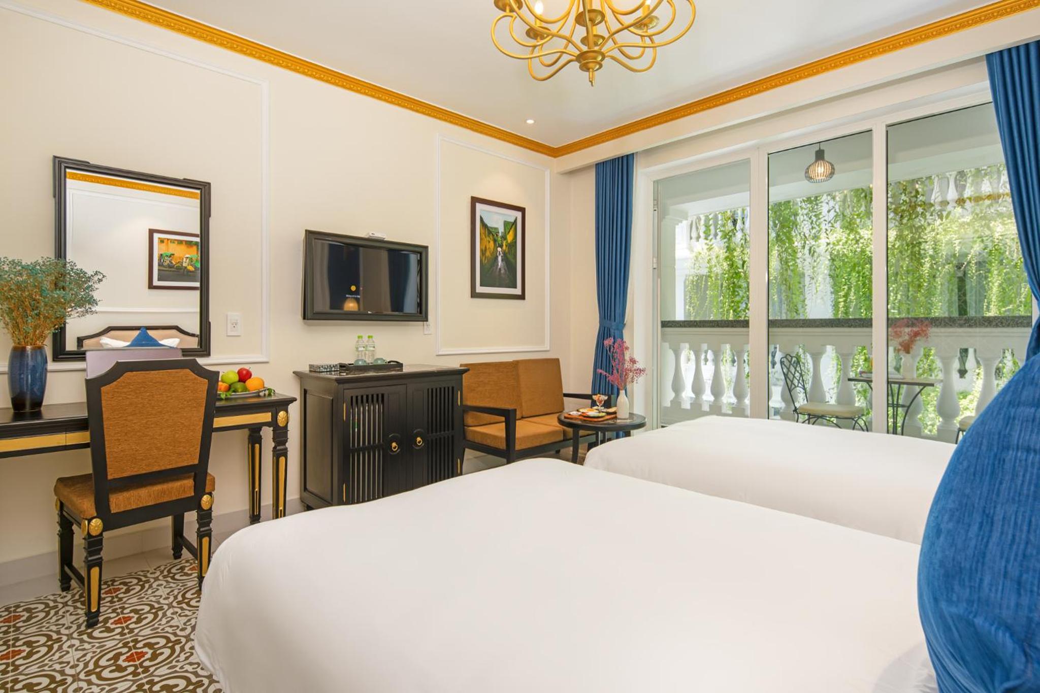 Deluxe Room Balcony & Pool View - Photo 3