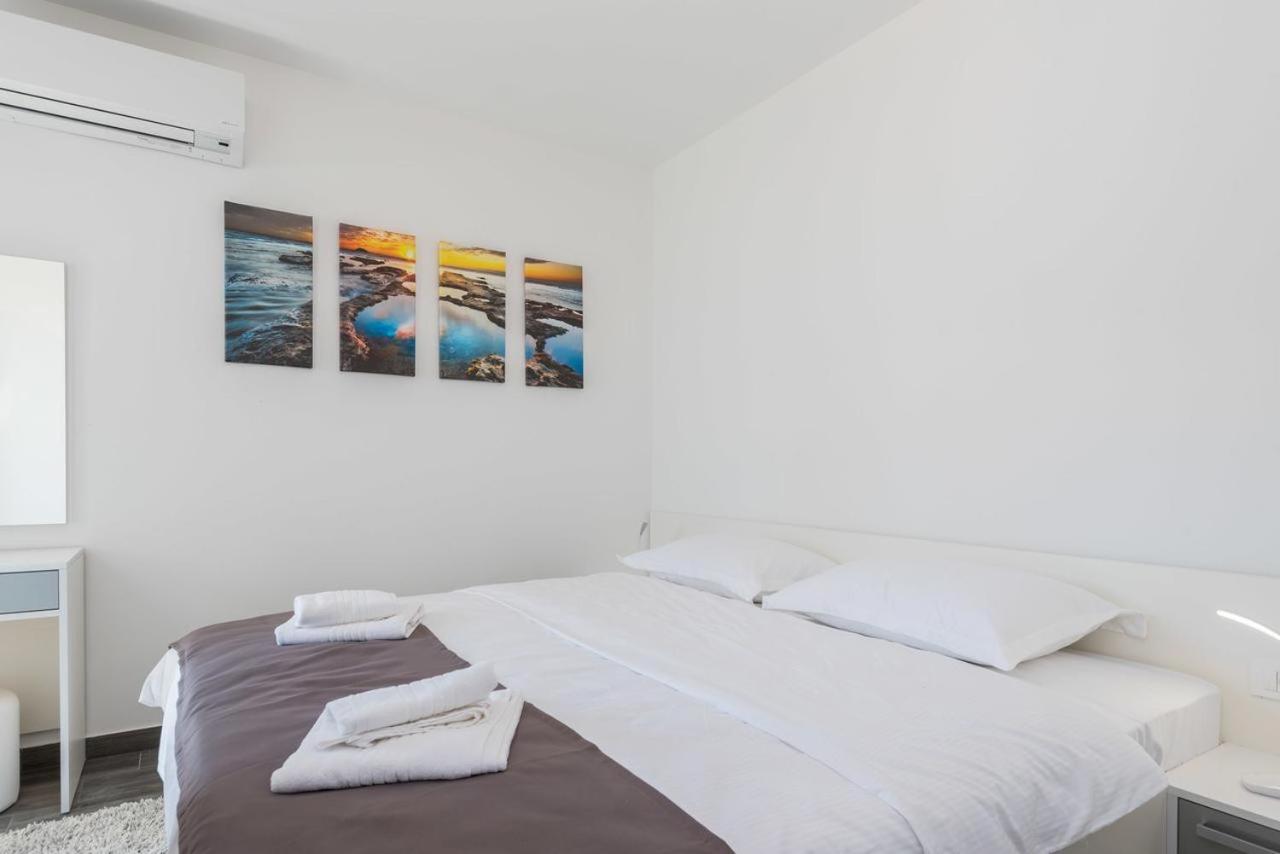 Apartment With Sea View photo 1