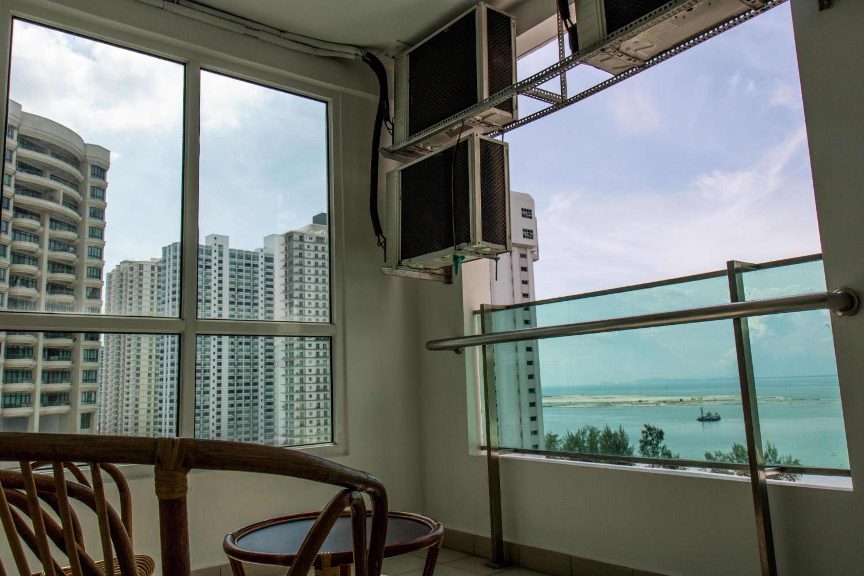 Apartment with Sea View - Photo 4