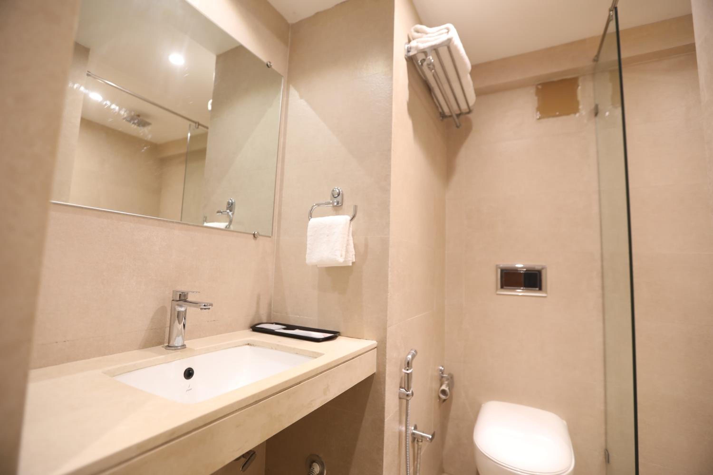 Deluxe Twin Room - Photo 2