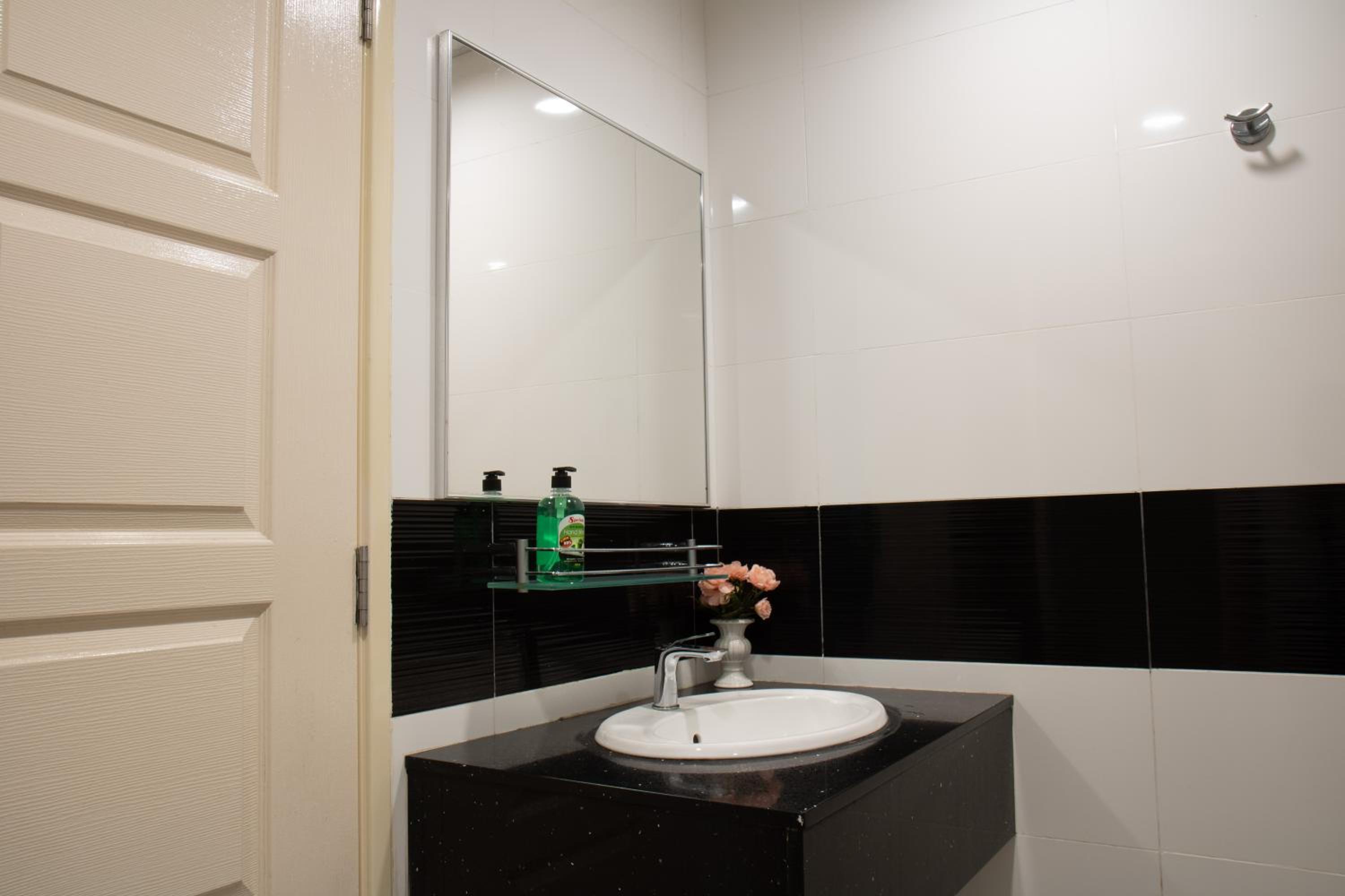 Two-Bedroom Apartment - Photo 7