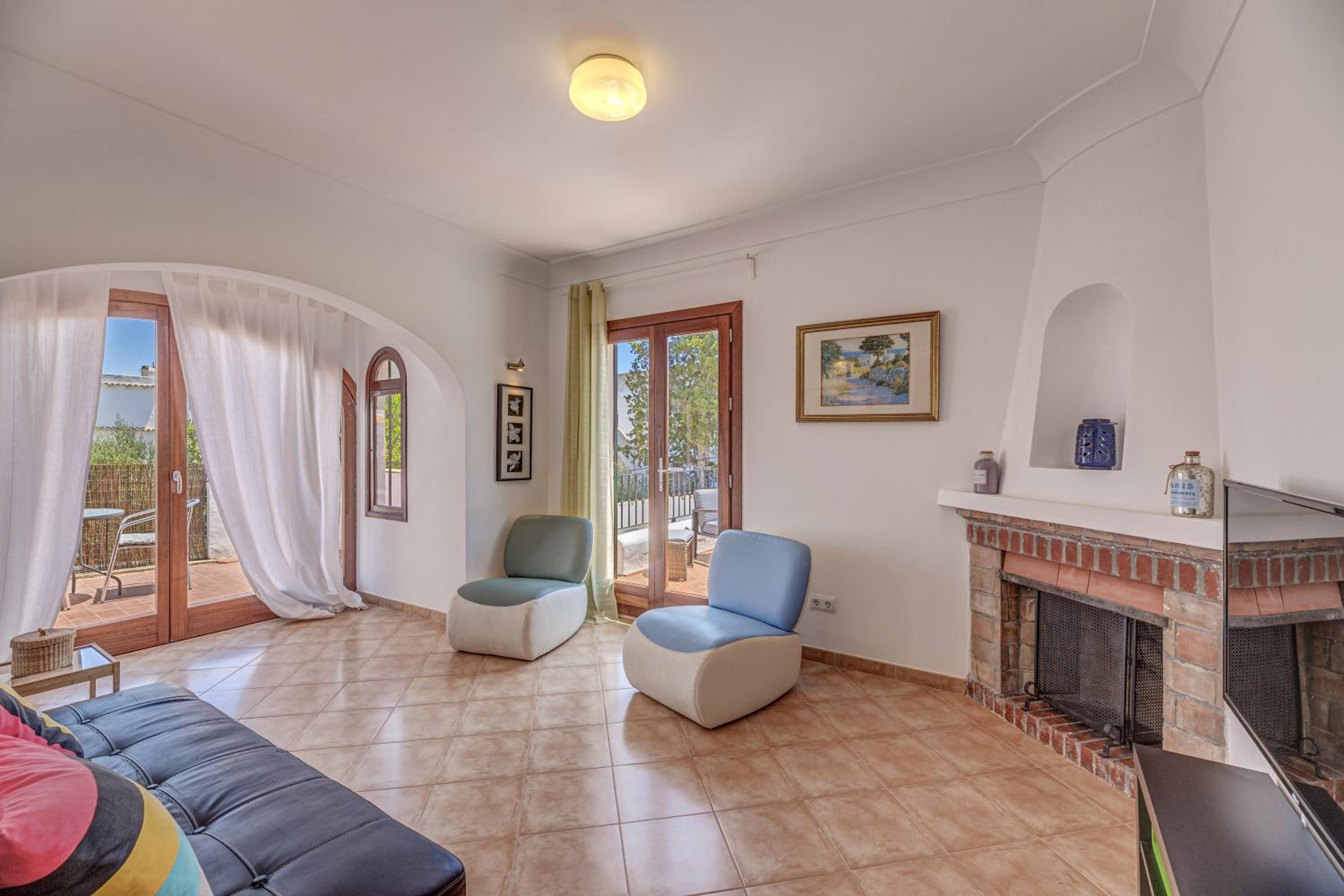 Three-Bedroom House photo 3