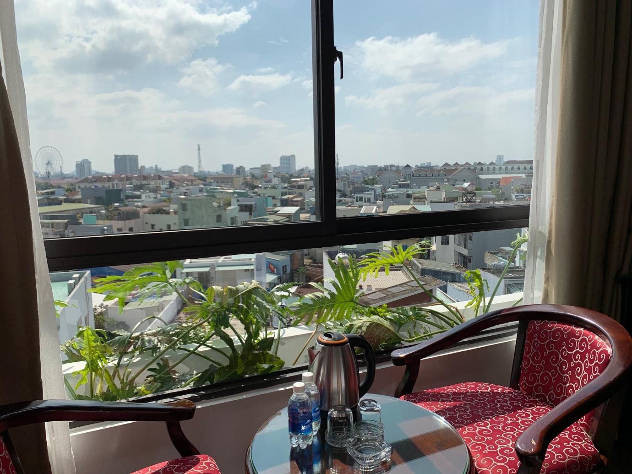 Suite with City View - Photo 5