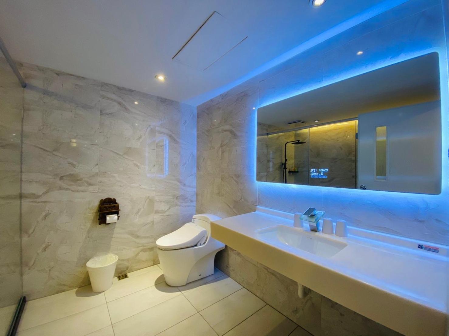Superior Double Room with Balcony - Photo 11