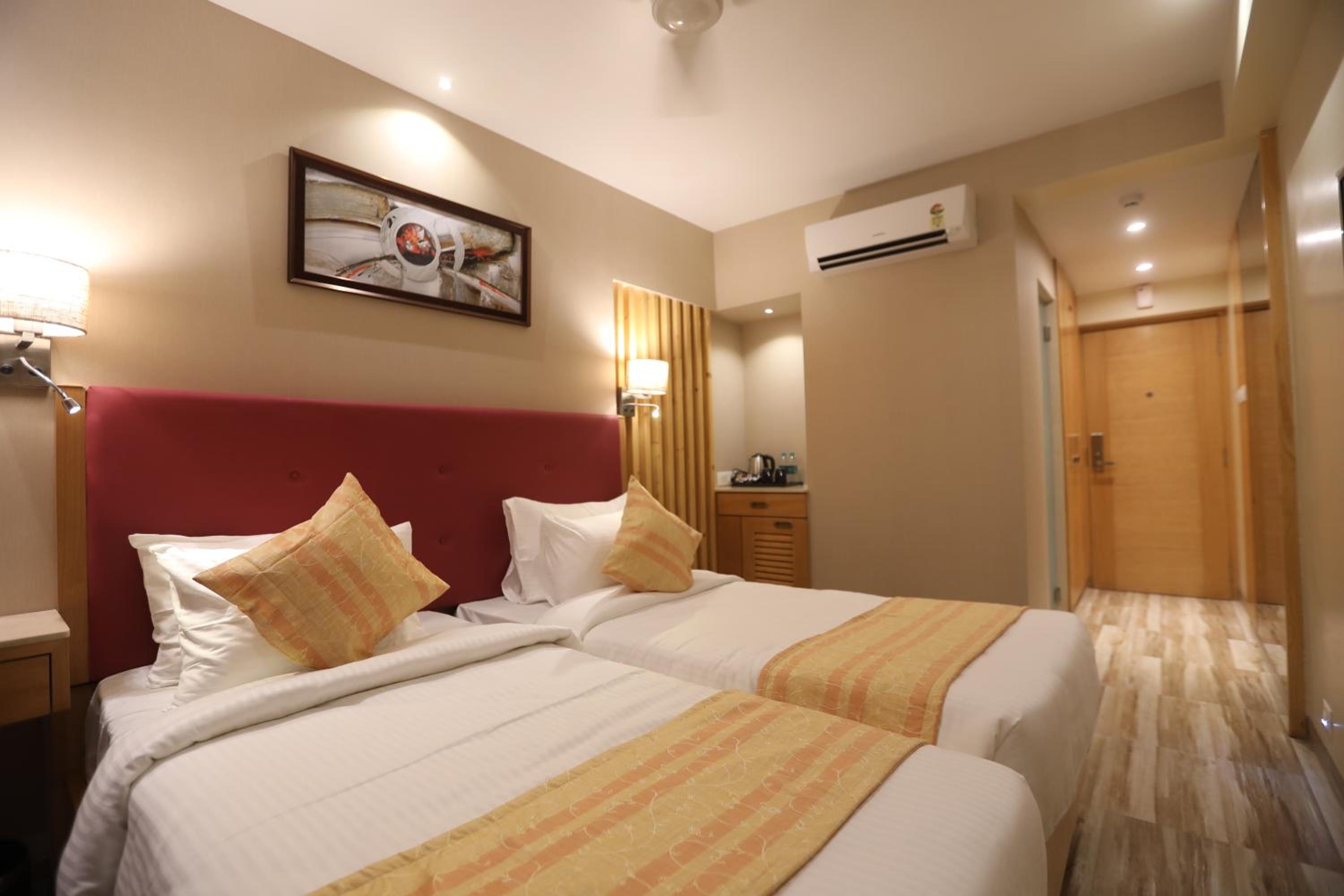 Deluxe Twin Room - Photo 6
