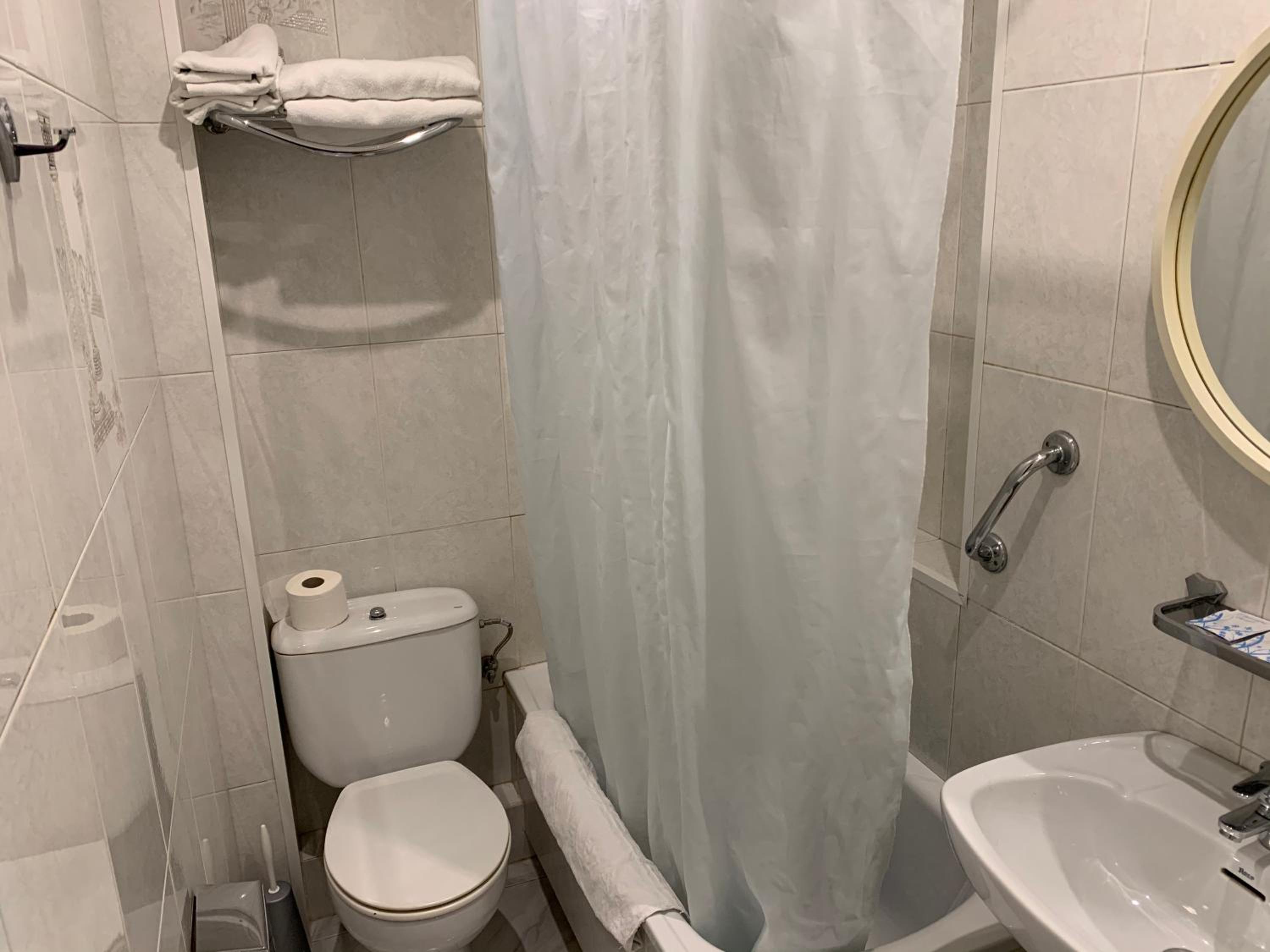 Standard Double Room - Photo 4