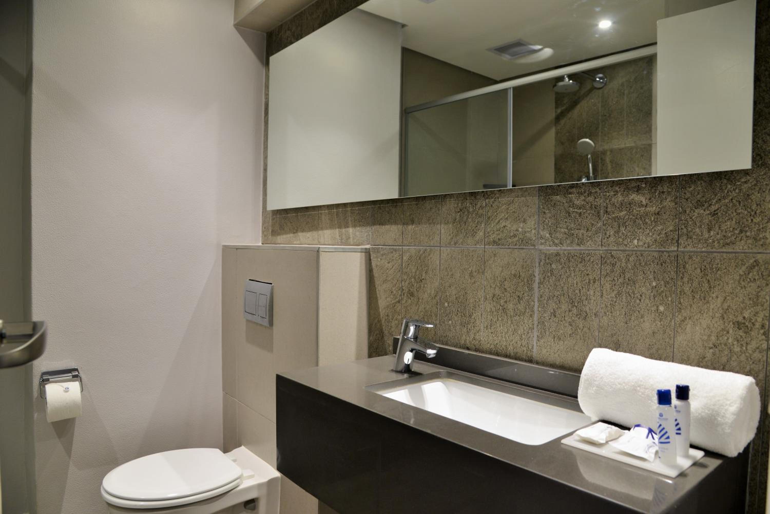 Double Room - Non-Smoking  - Photo 5