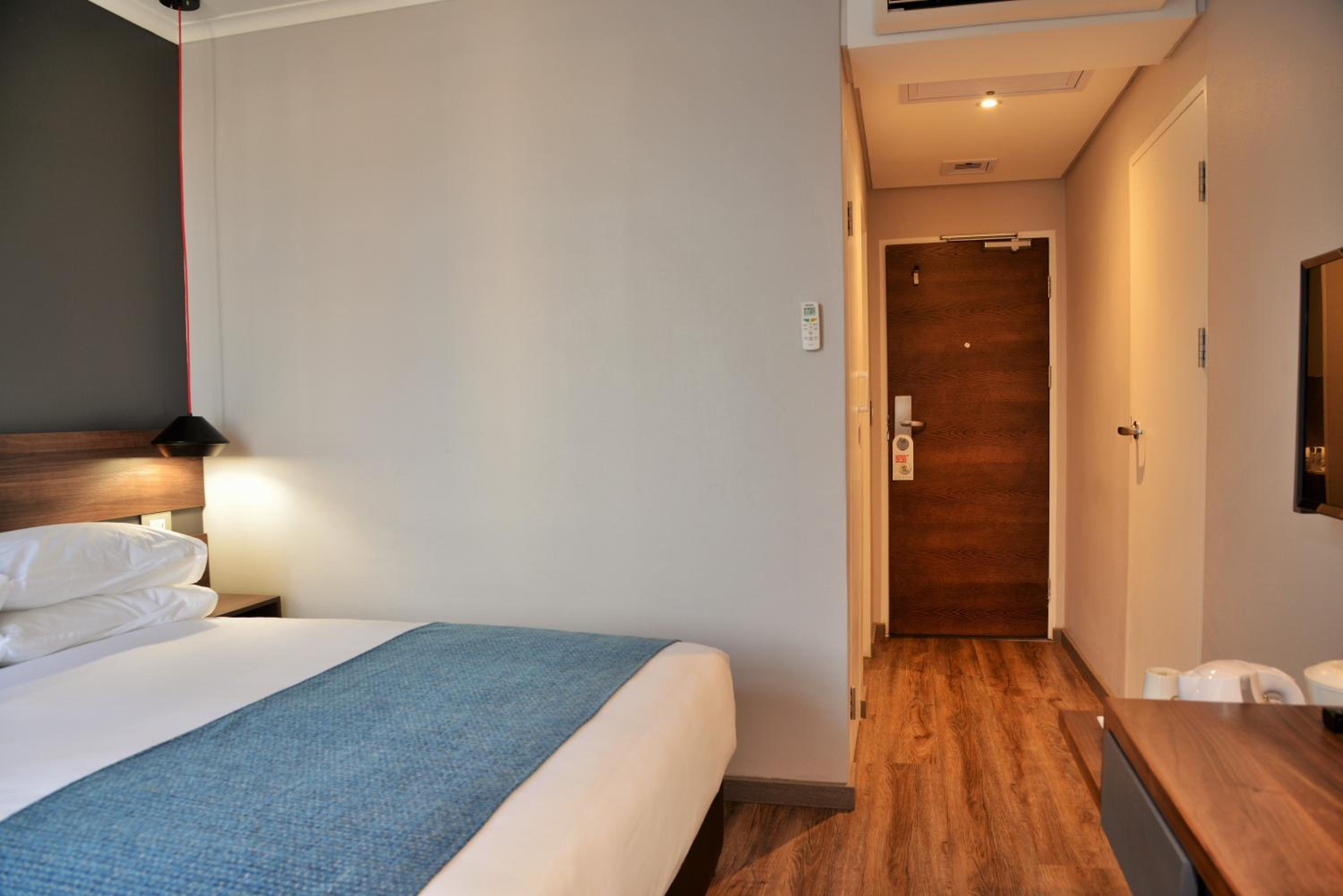 Double Room - Non-Smoking  - Photo 4