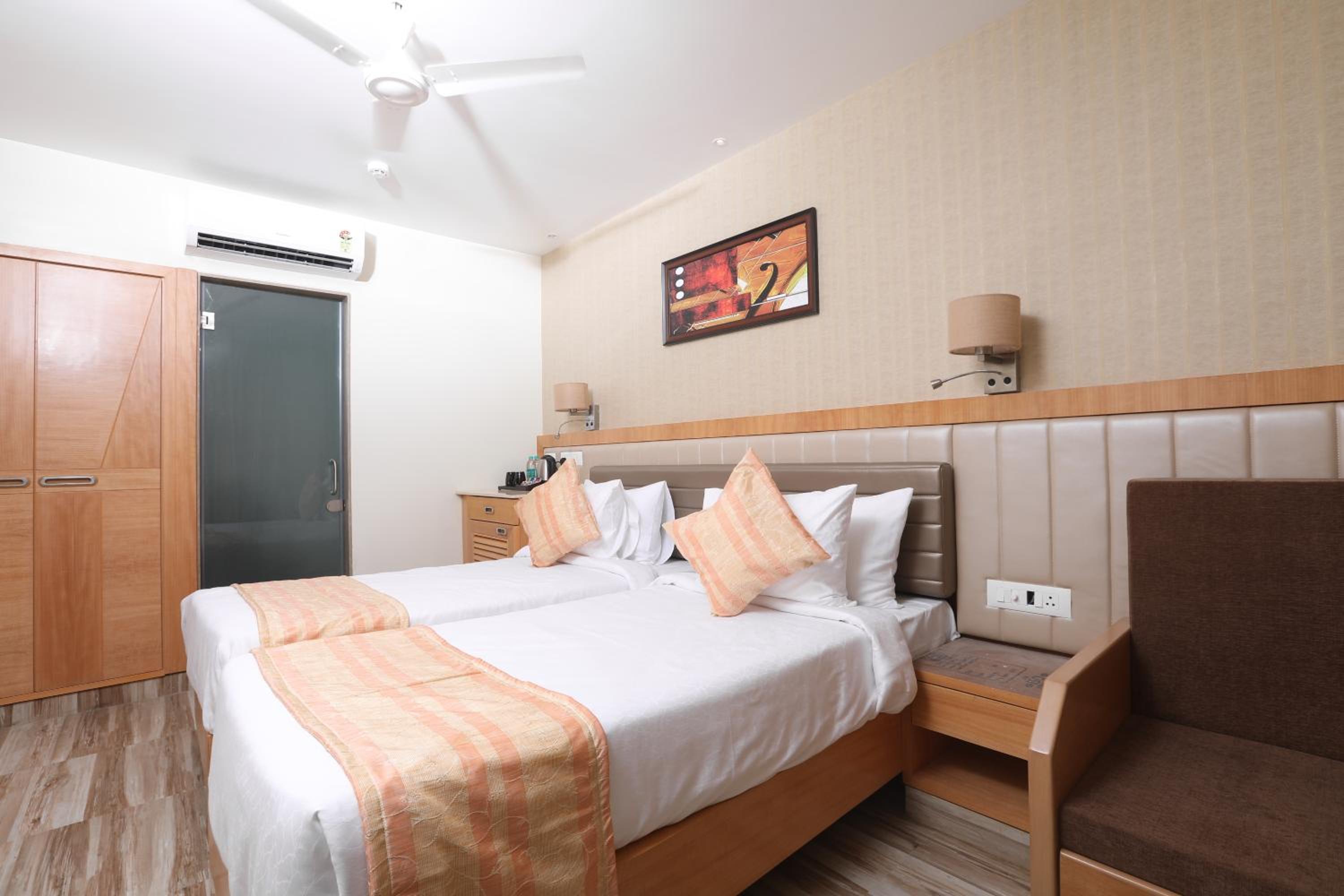 Executive Twin Room - Photo 3