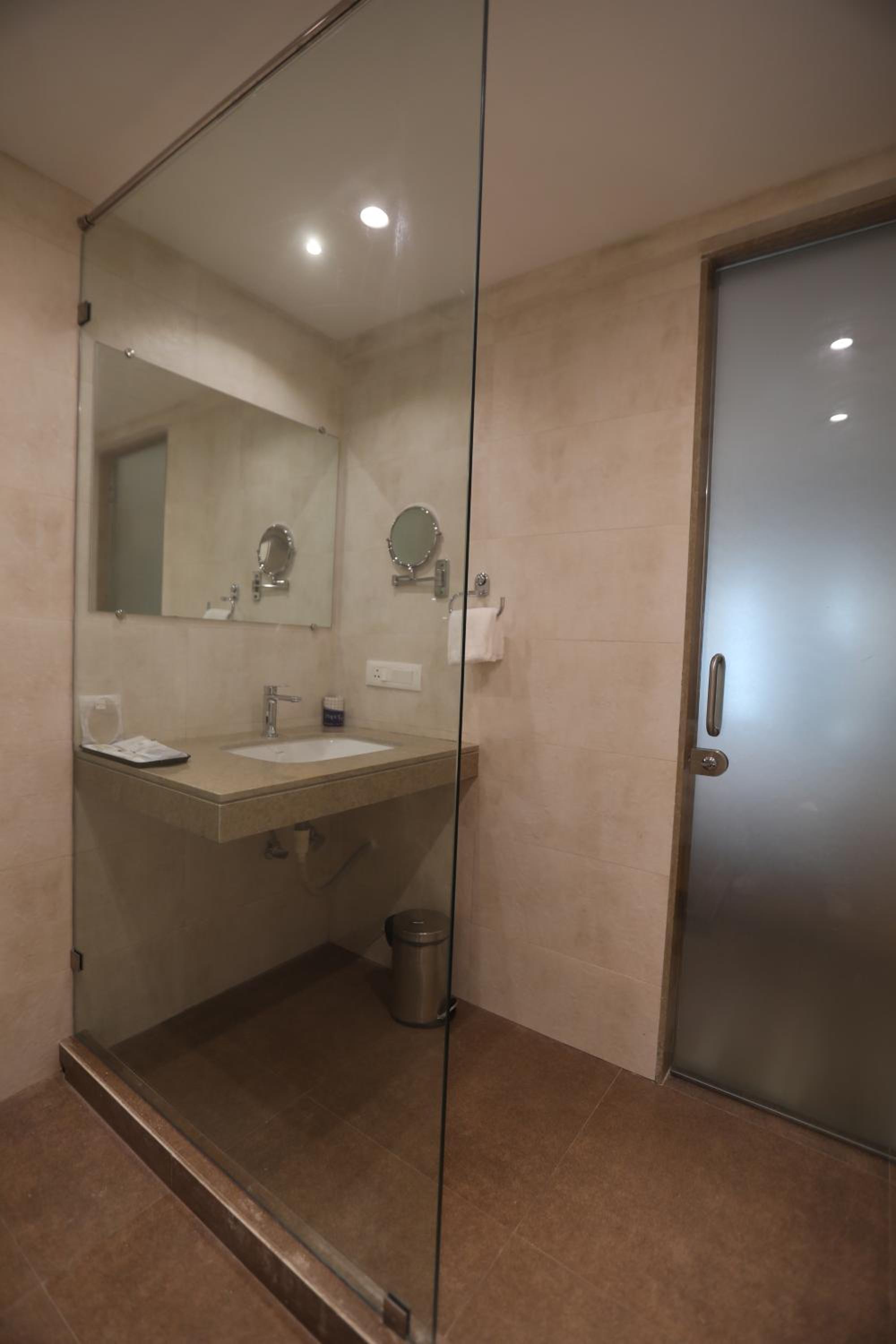  Executive King Room - Photo 10