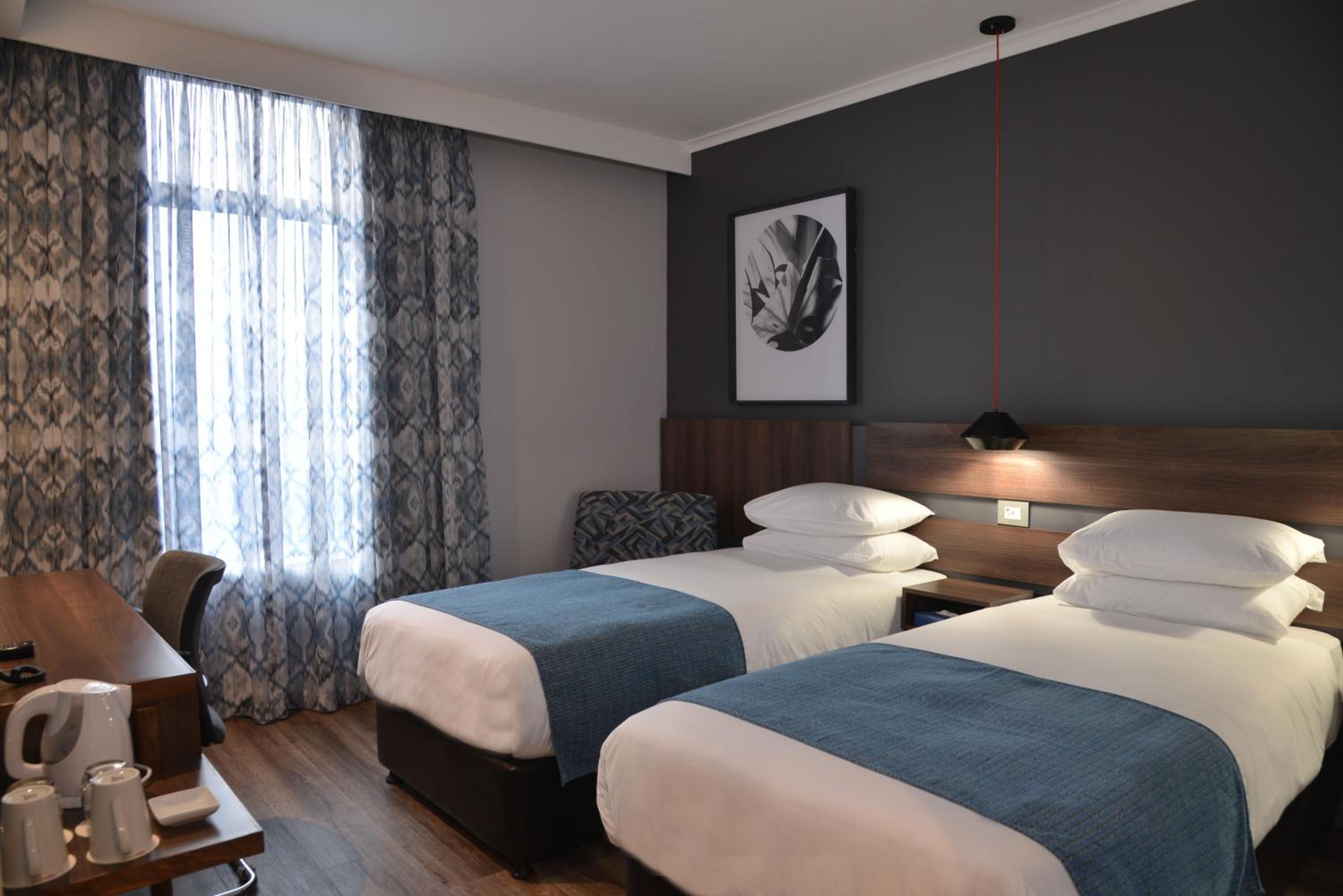 Twin Room - Non-Smoking - Photo 7