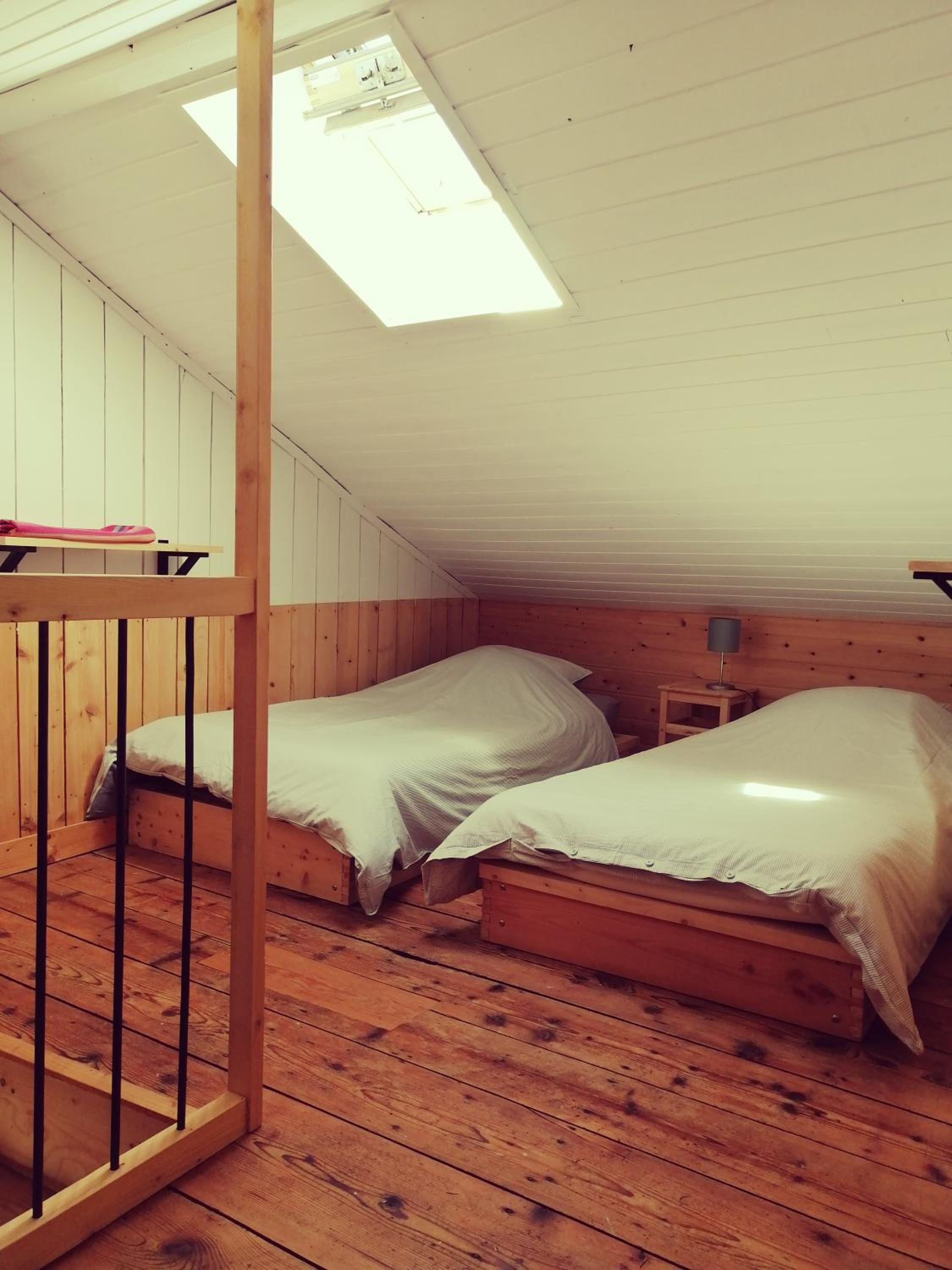 Quadruple Room with Private Bathroom - Photo 5