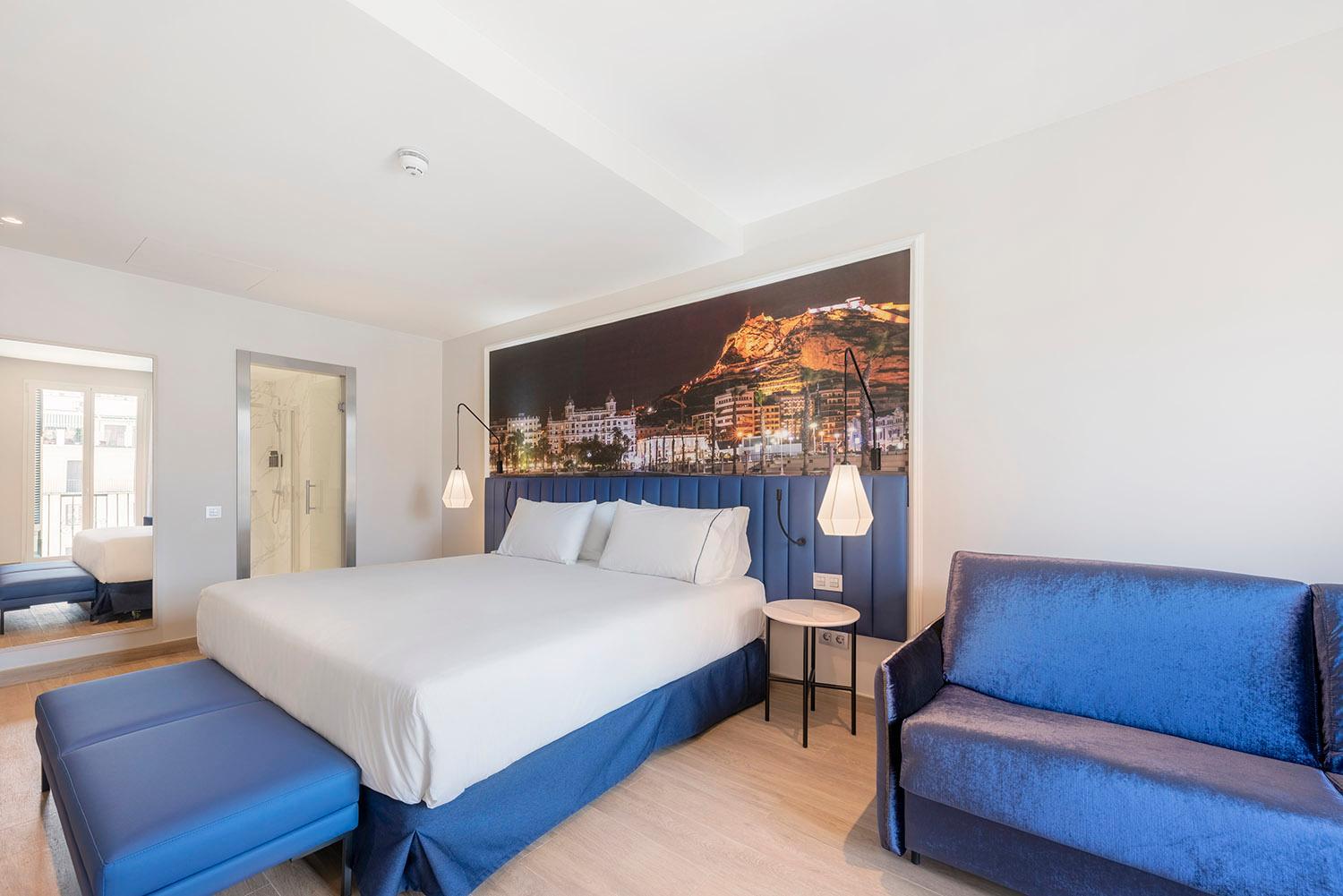 Deluxe Room thumbnail 5