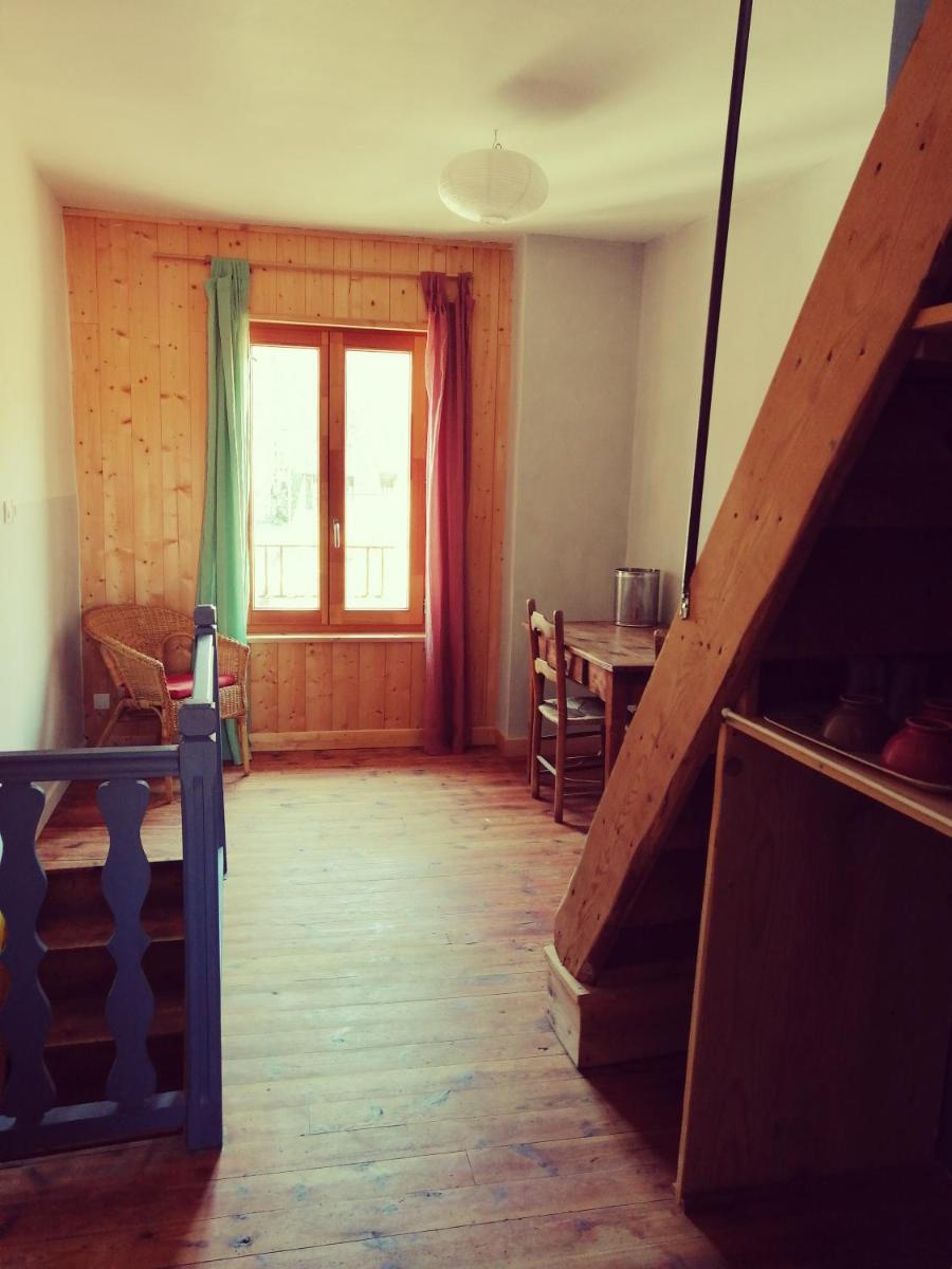 Quadruple Room with Private Bathroom - Photo 4