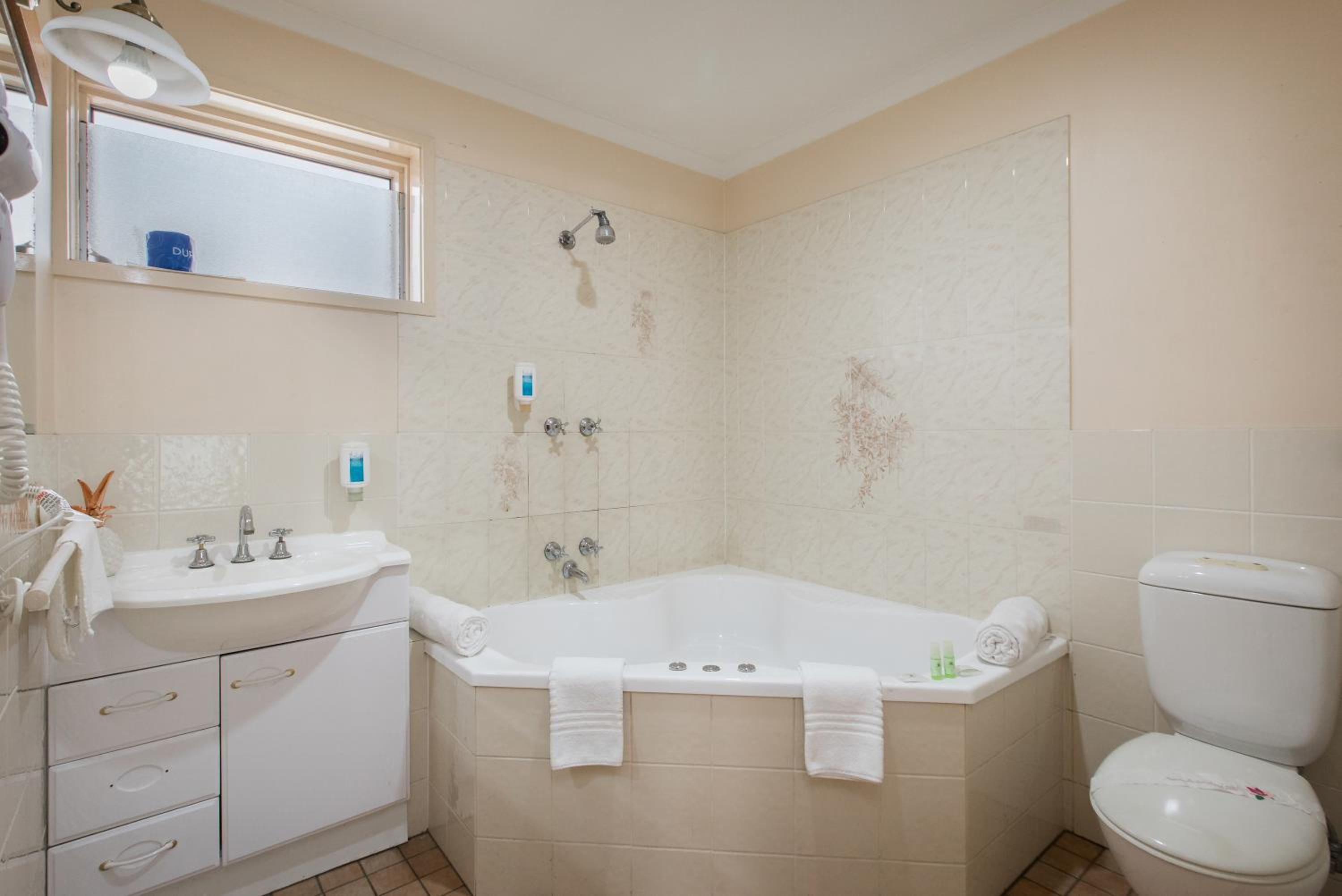 Double Room with Spa Bath photo 2