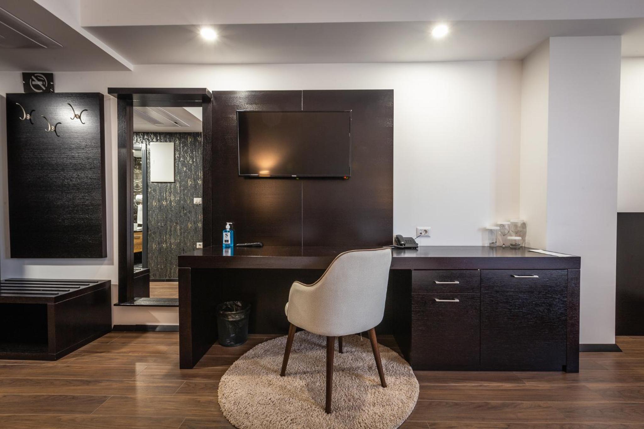 Standard Triple Room - Photo 1