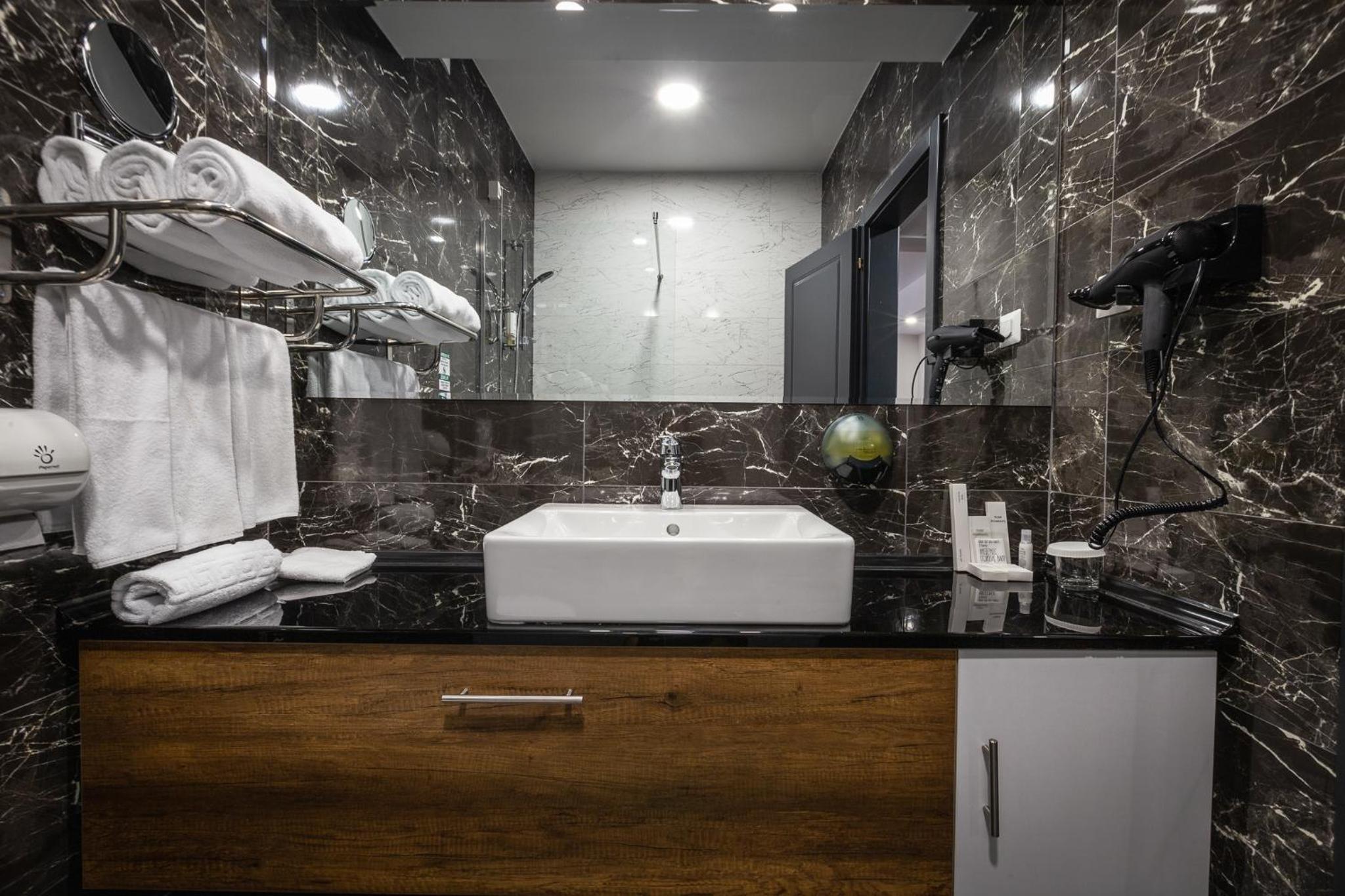 Standard Triple Room - Photo 5