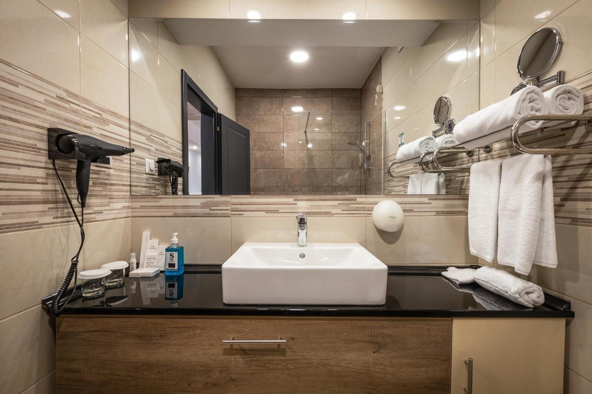 Standard Twin Room - Photo 6