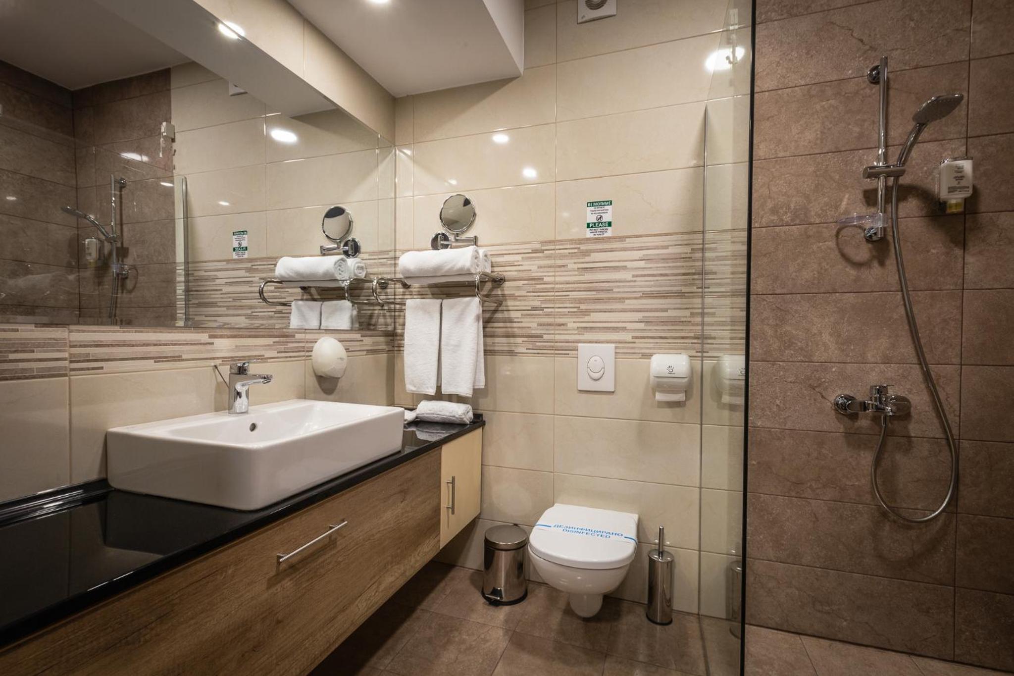 Standard Twin Room - Photo 5