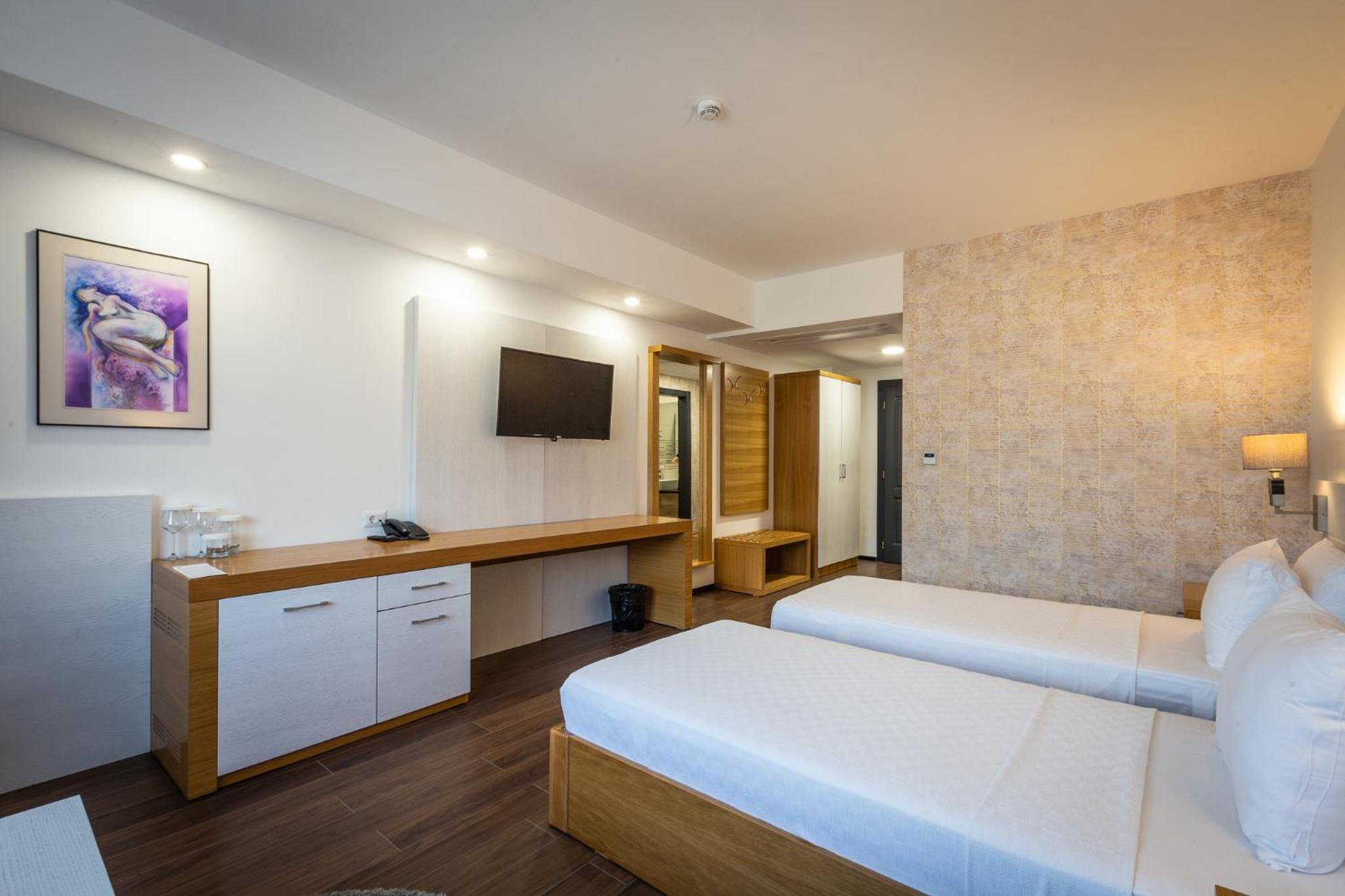 Standard Twin Room - Photo 4