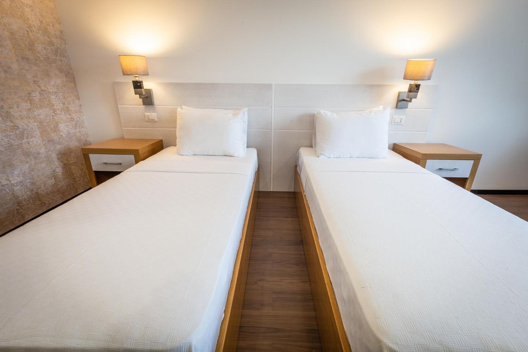 Standard Twin Room - Photo 3