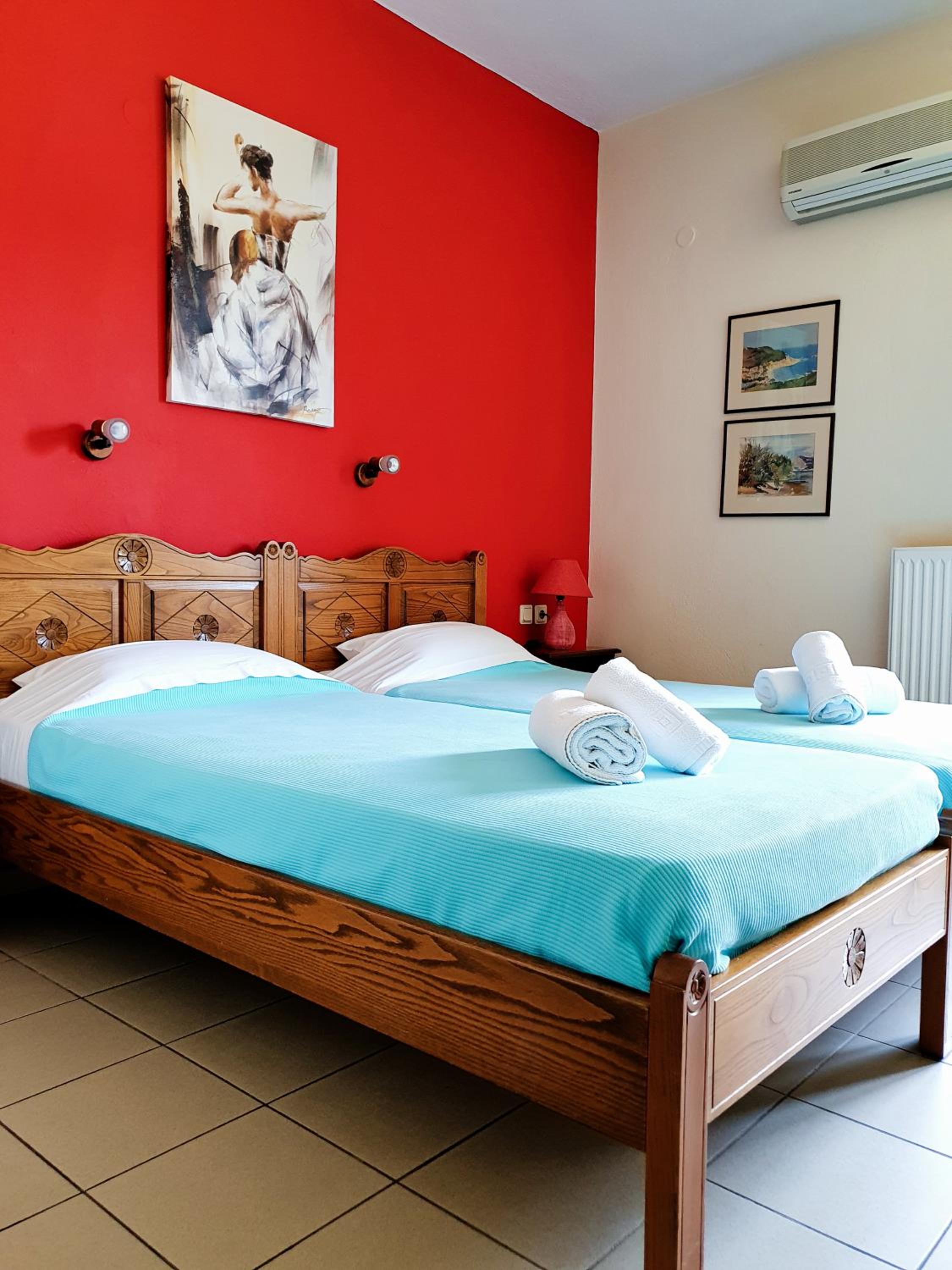 Standard Double or Twin Room - Photo 9