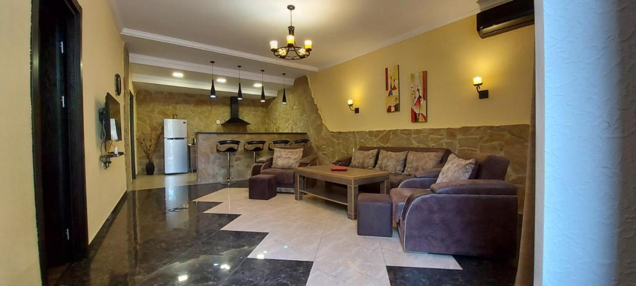 Deluxe Family Room photo 3