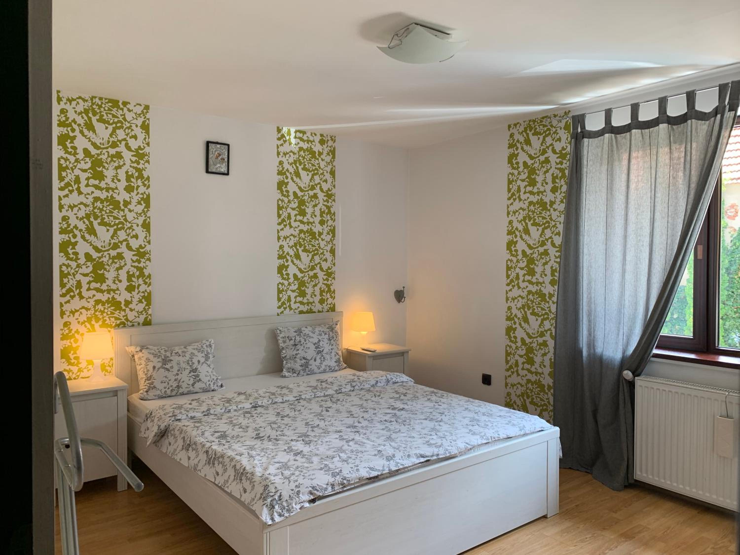 Large Double Room photo 1