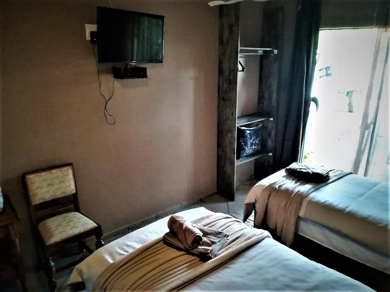 Queen Room - Photo 2