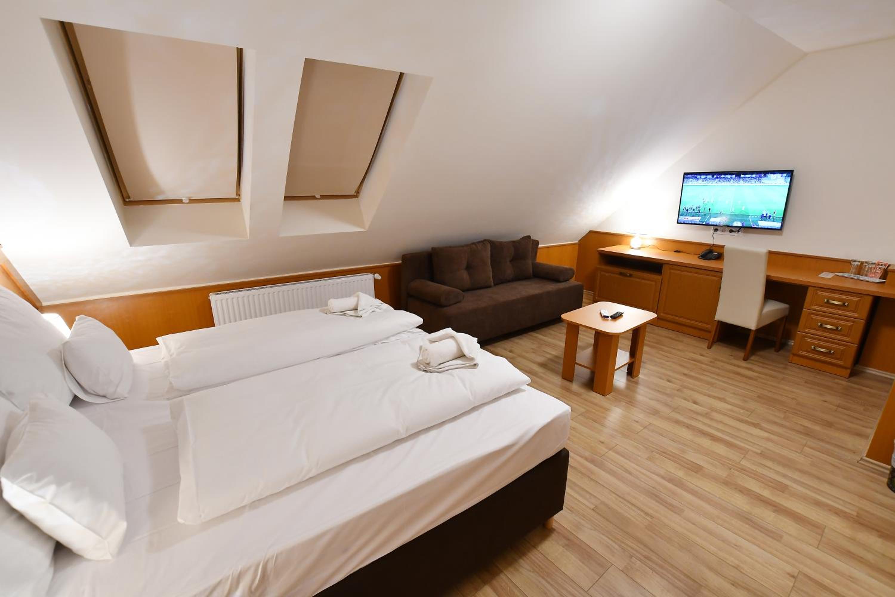Quadruple Room - Photo 1