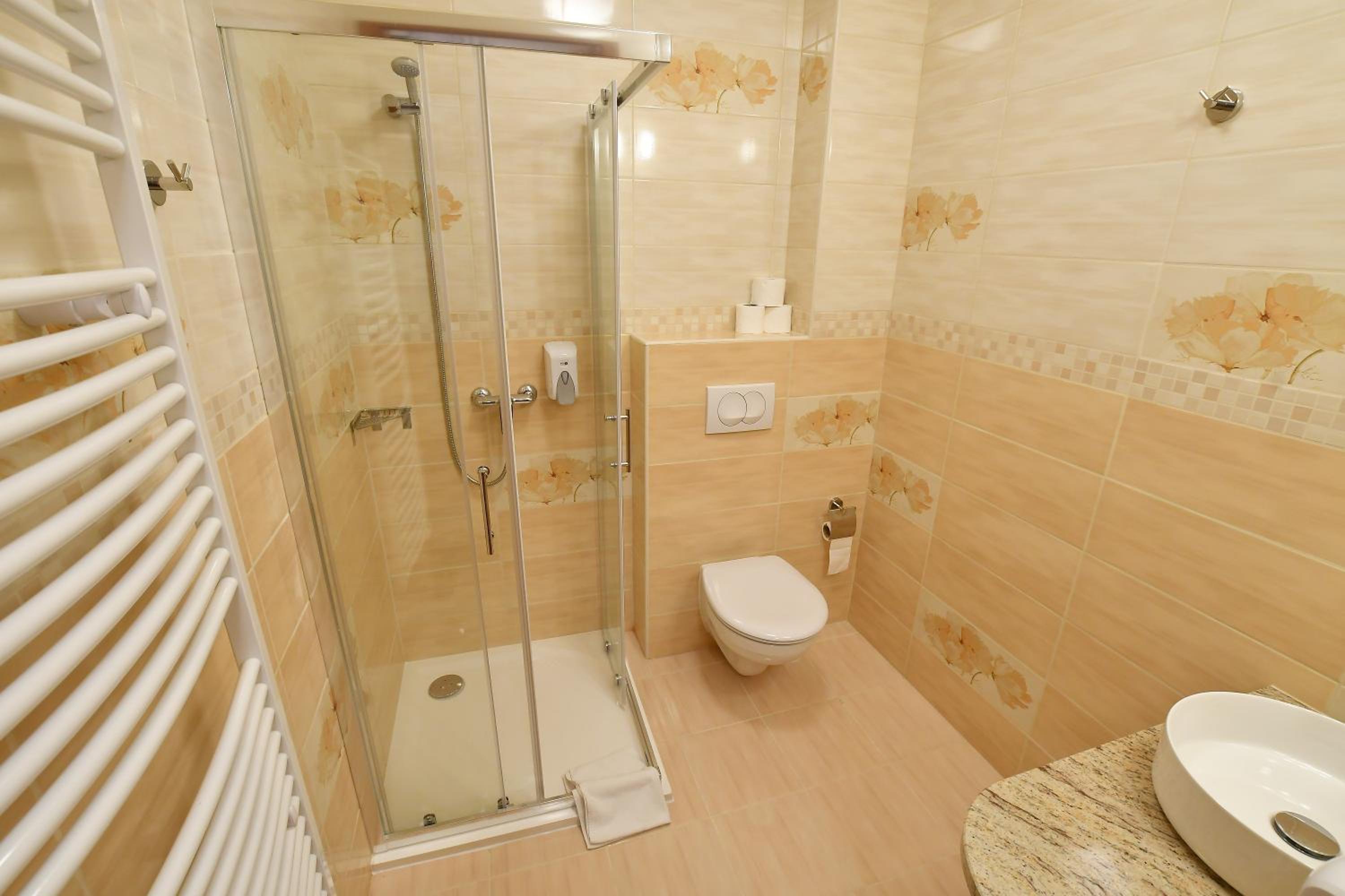 Quadruple Room - Photo 5