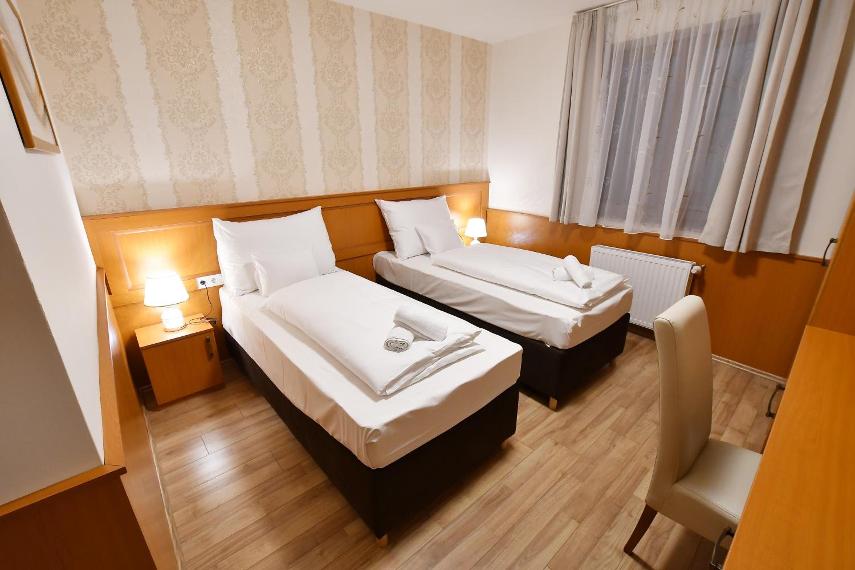 Twin Room - Photo 1