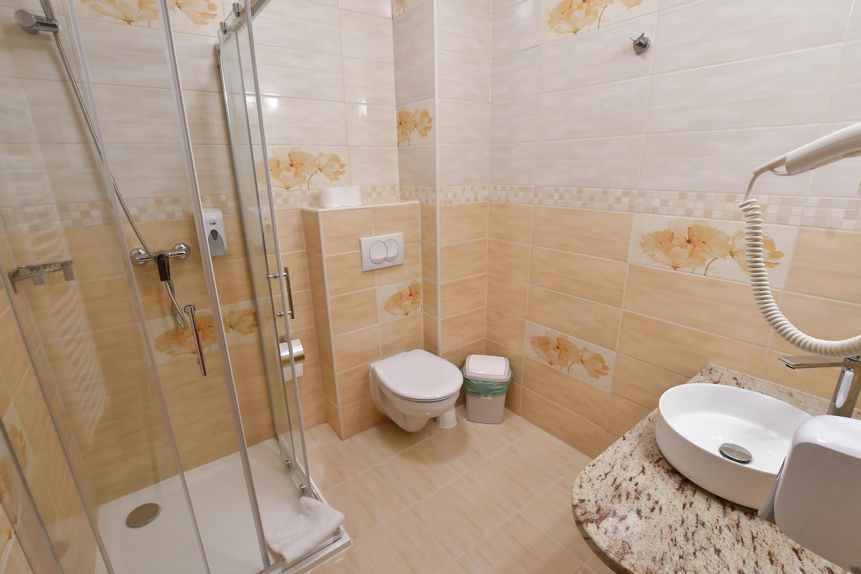 Quadruple Room - Photo 6