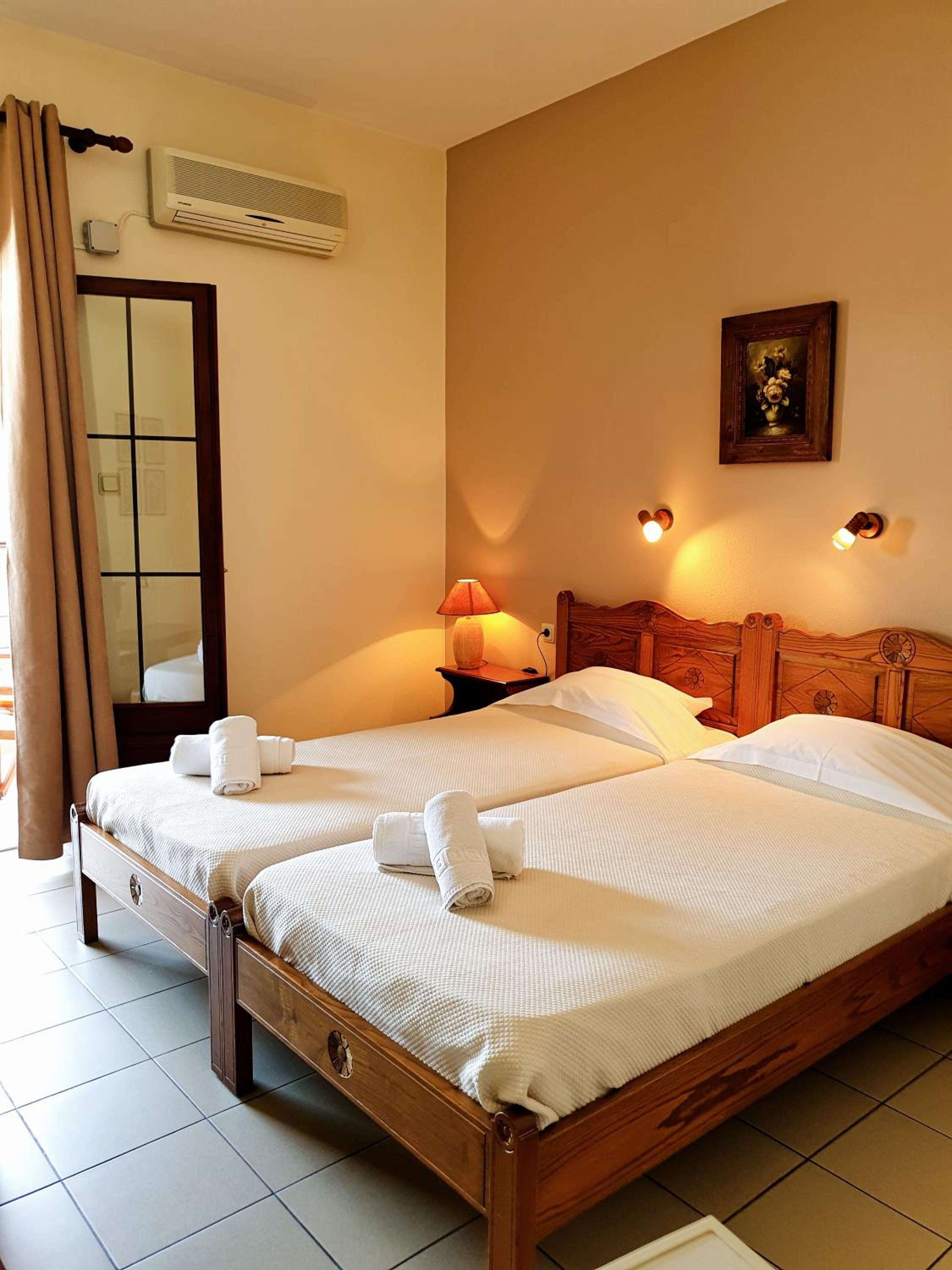 Standard Double or Twin Room - Photo 2