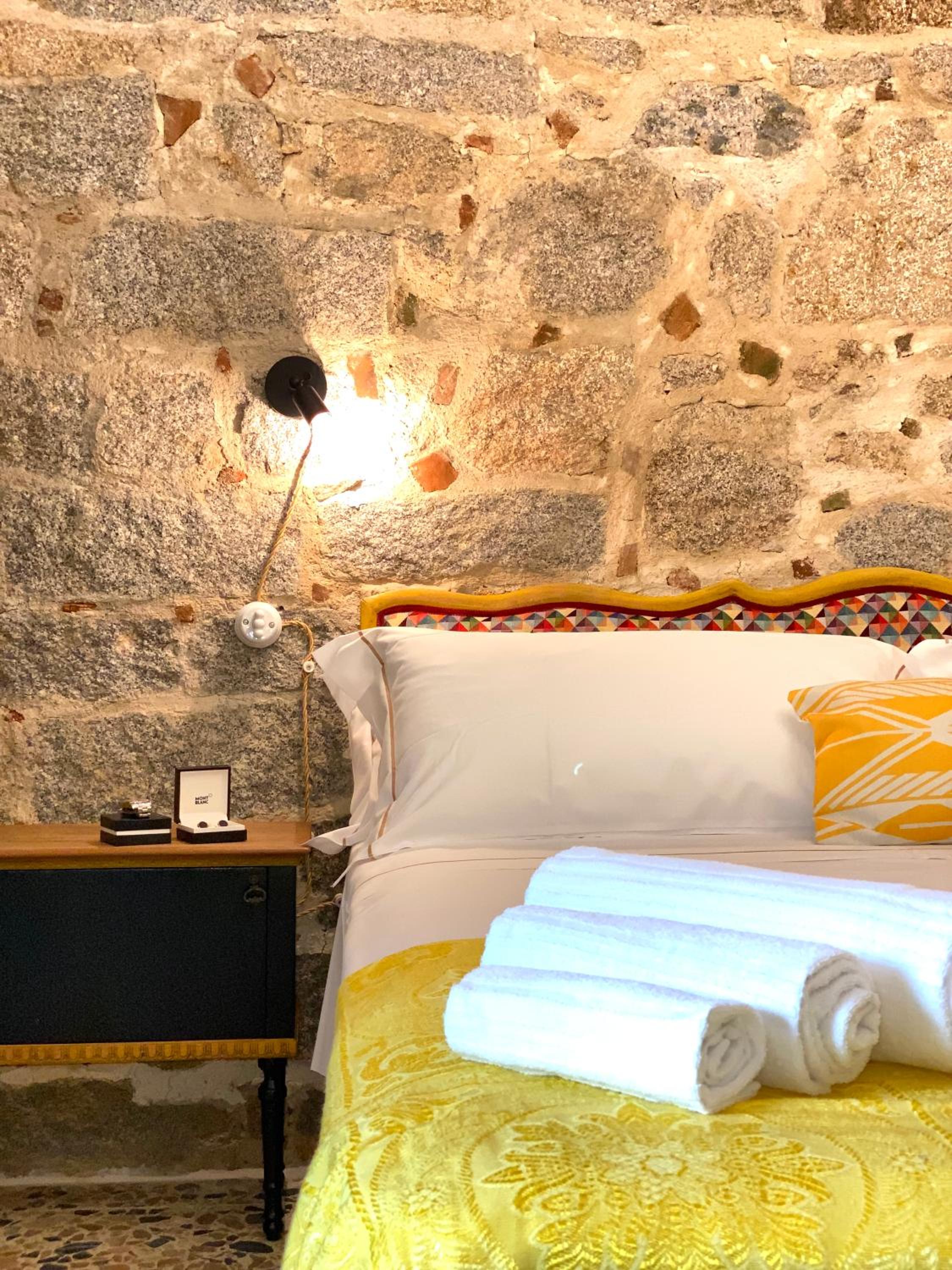 Deluxe Double Room with Shower - Photo 20