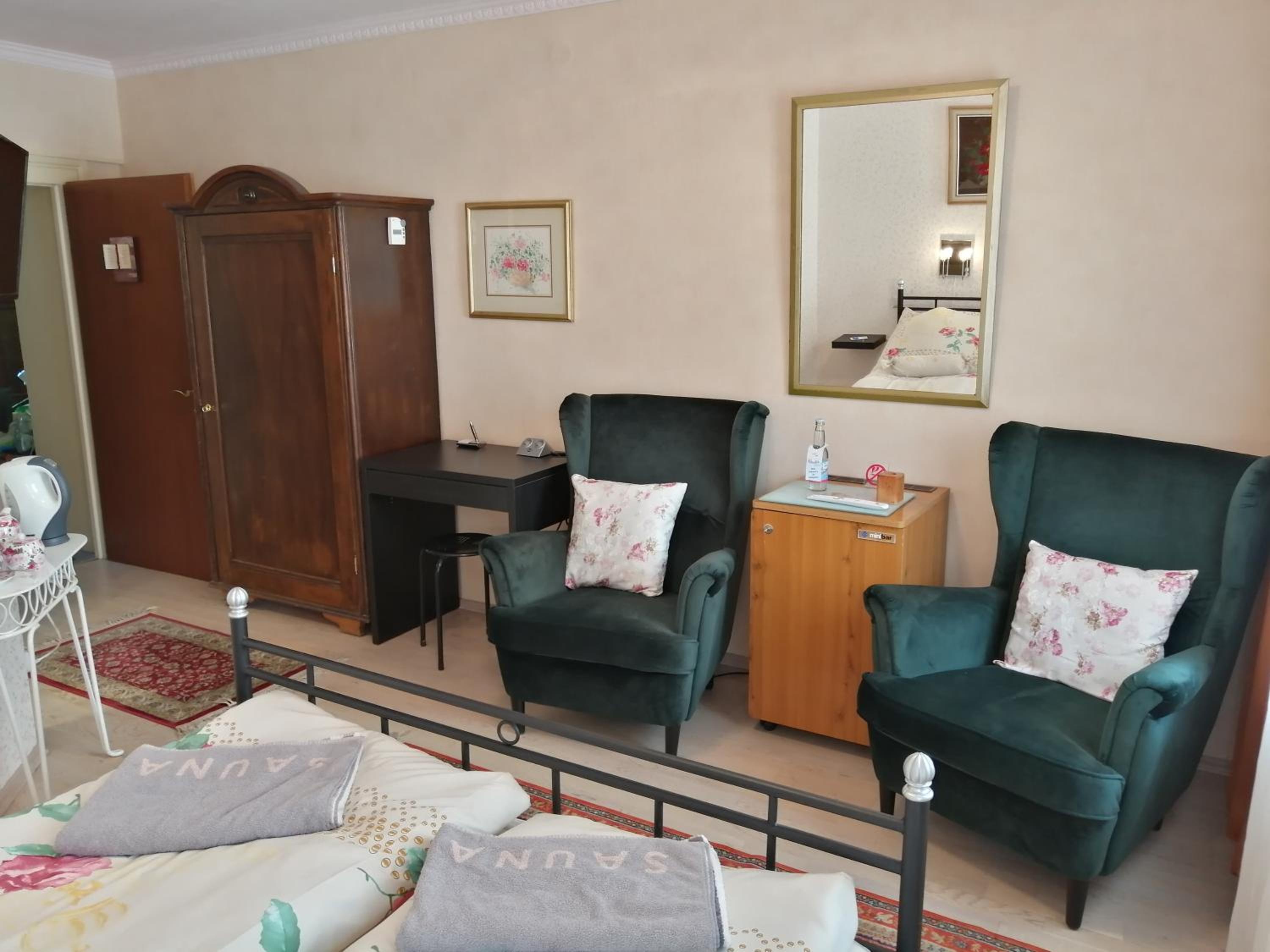Budget Double Room photo 3