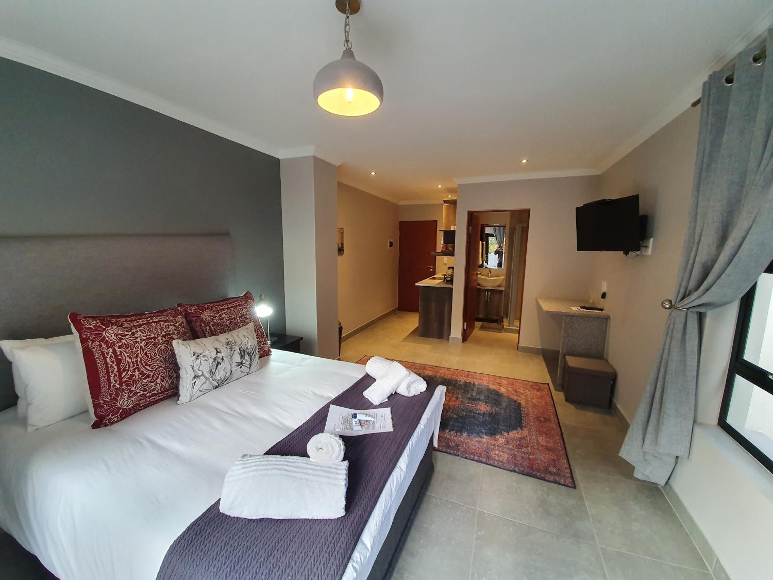 Double or Twin Room with Bathroom - Photo 1