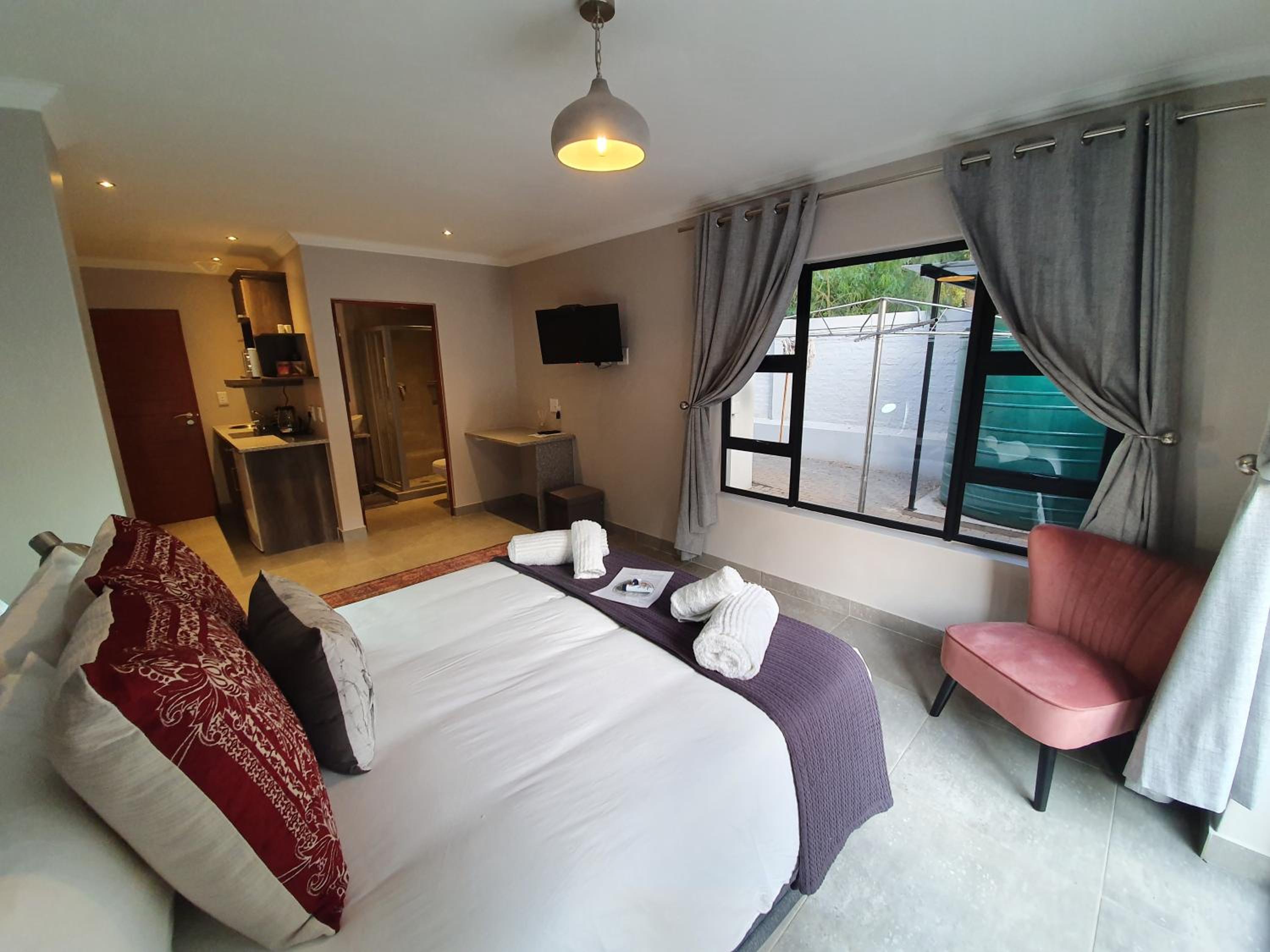 Double or Twin Room with Bathroom - Photo 3