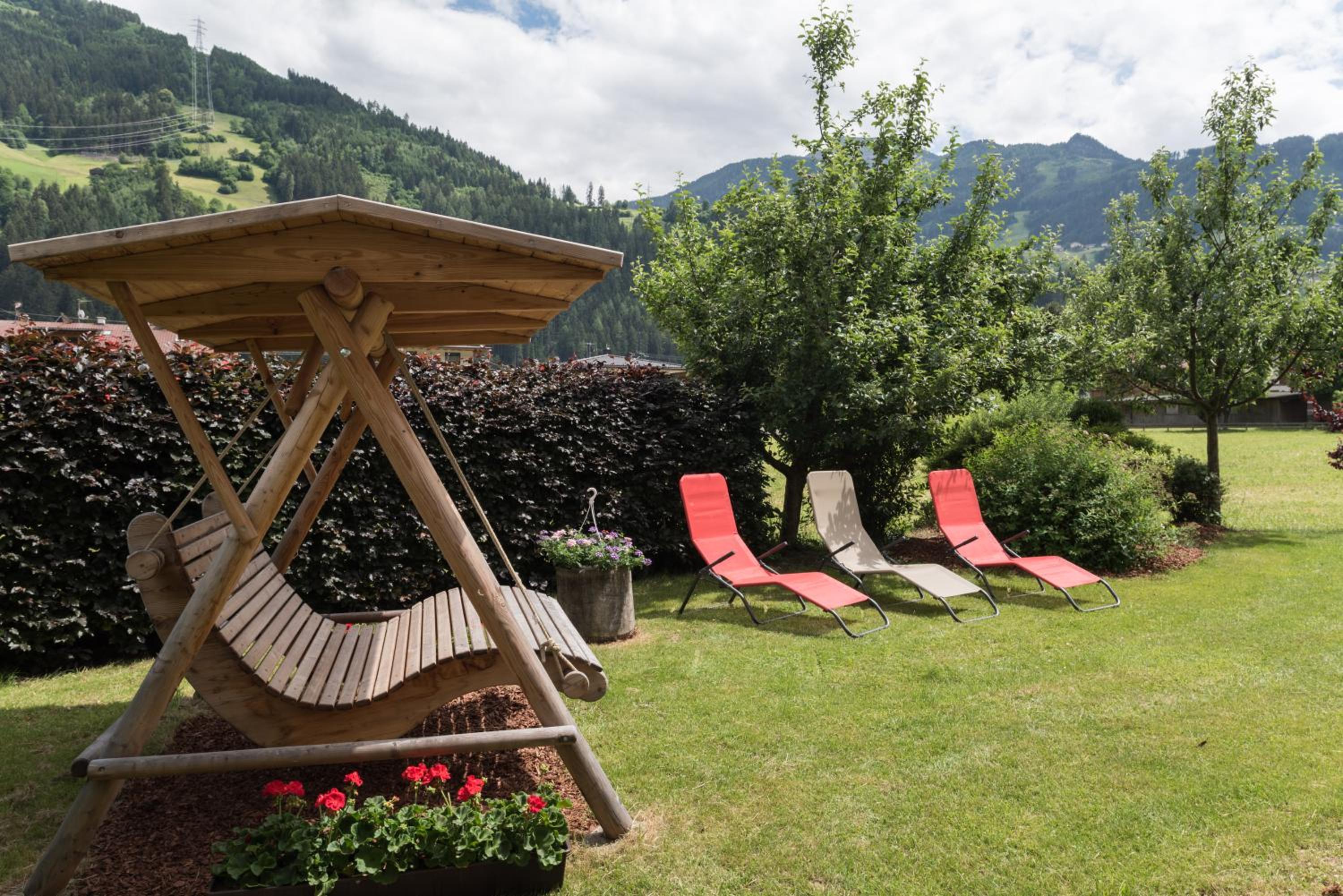 Two-Bedroom Apartment with Mountain View photo 3