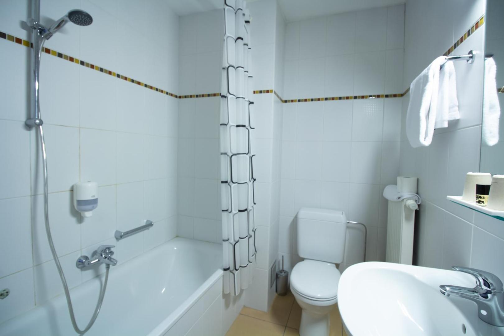 Standard Double Room - Photo 2