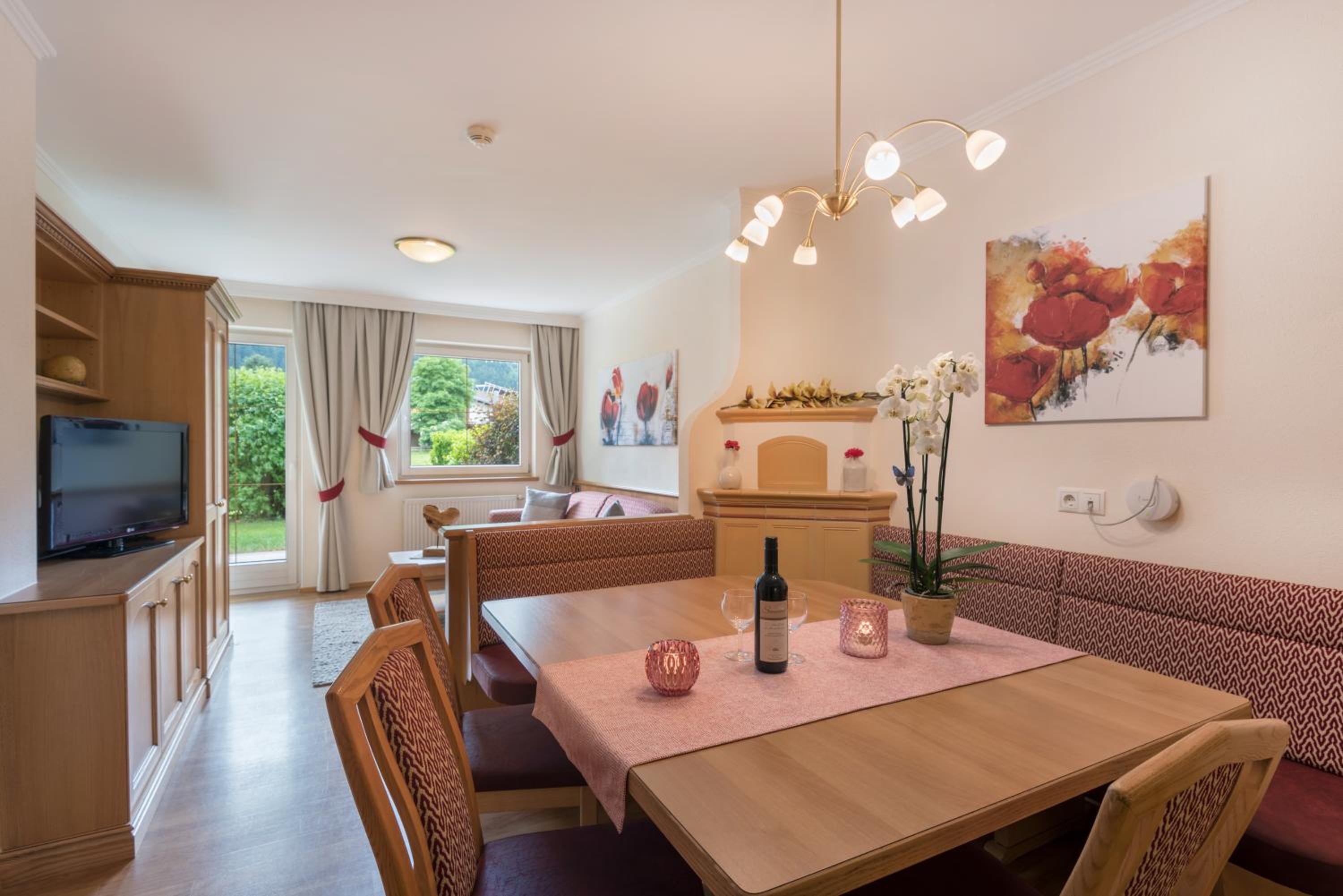 Two-Bedroom Apartment with Mountain View photo 2