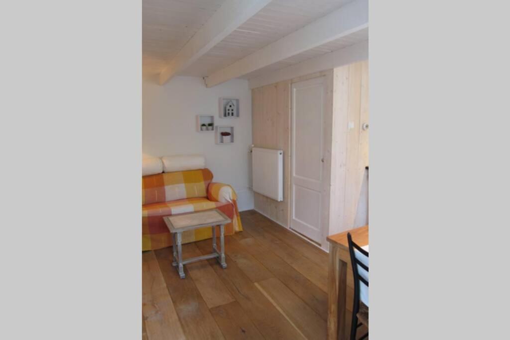 One-Bedroom House photo 1