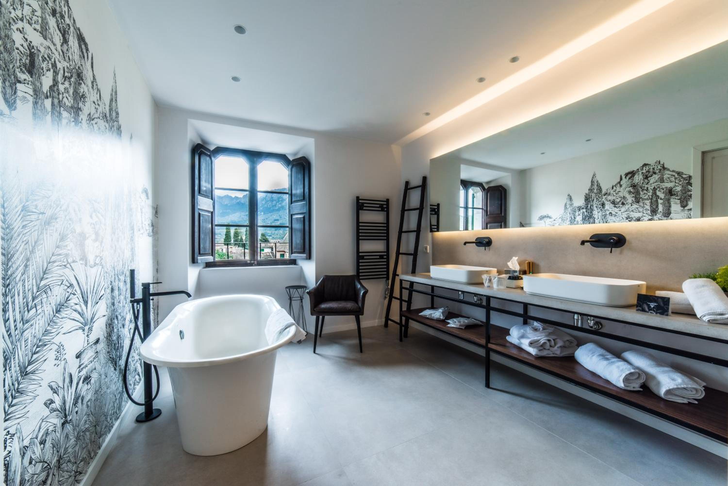 Luxury Suite - Photo 6