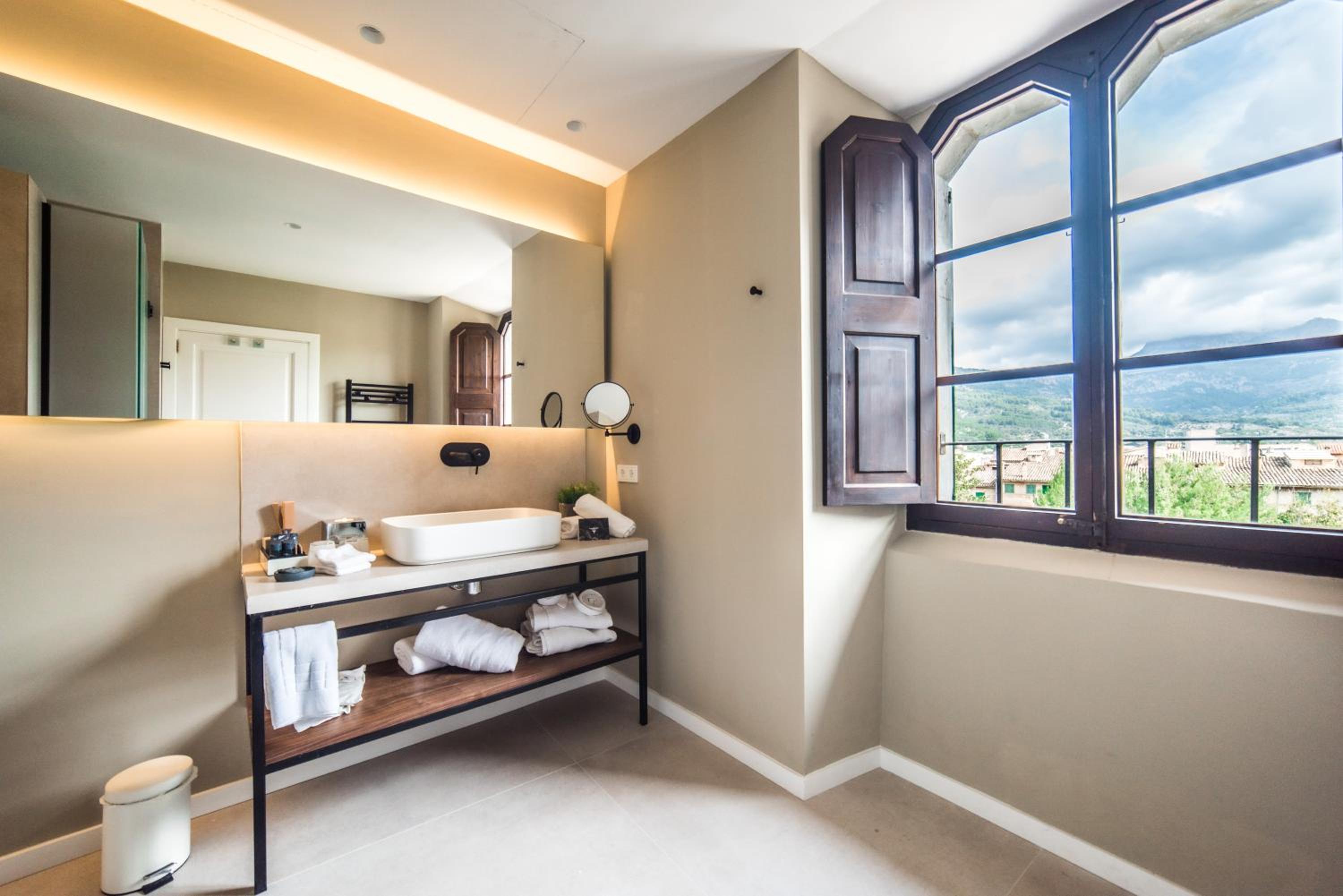 Luxury Suite - Photo 3