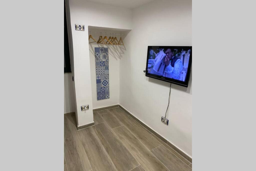 One-Bedroom House - Photo 17
