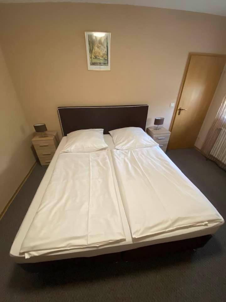 Standard Double Room - Photo 9