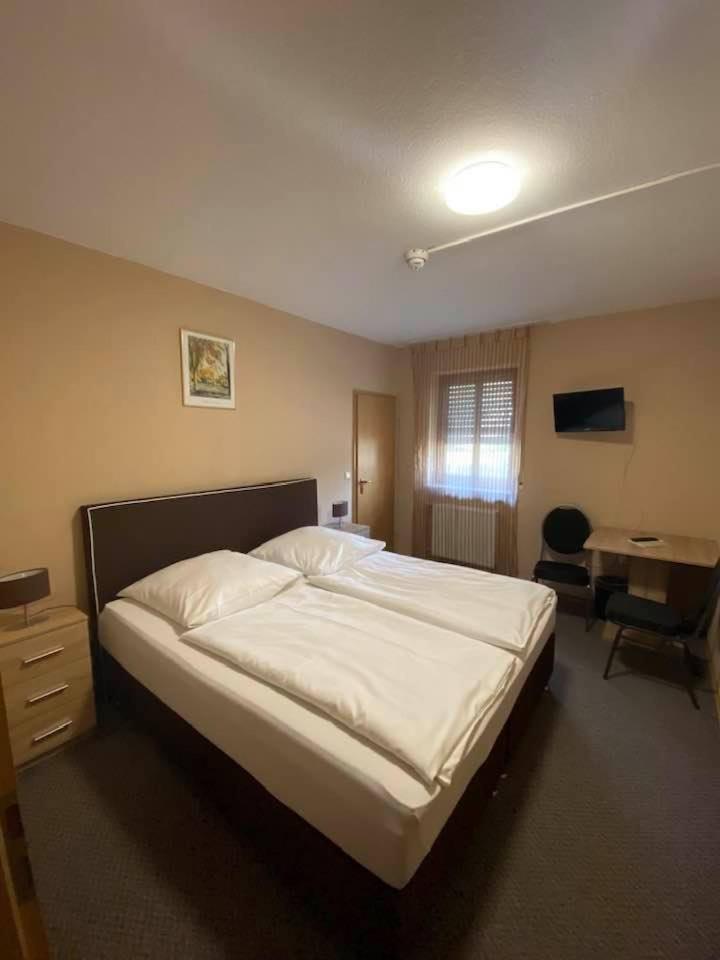 Standard Double Room - Photo 10