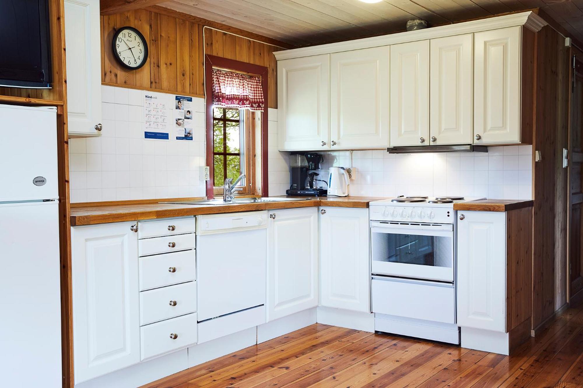 Three-Bedroom House photo 2