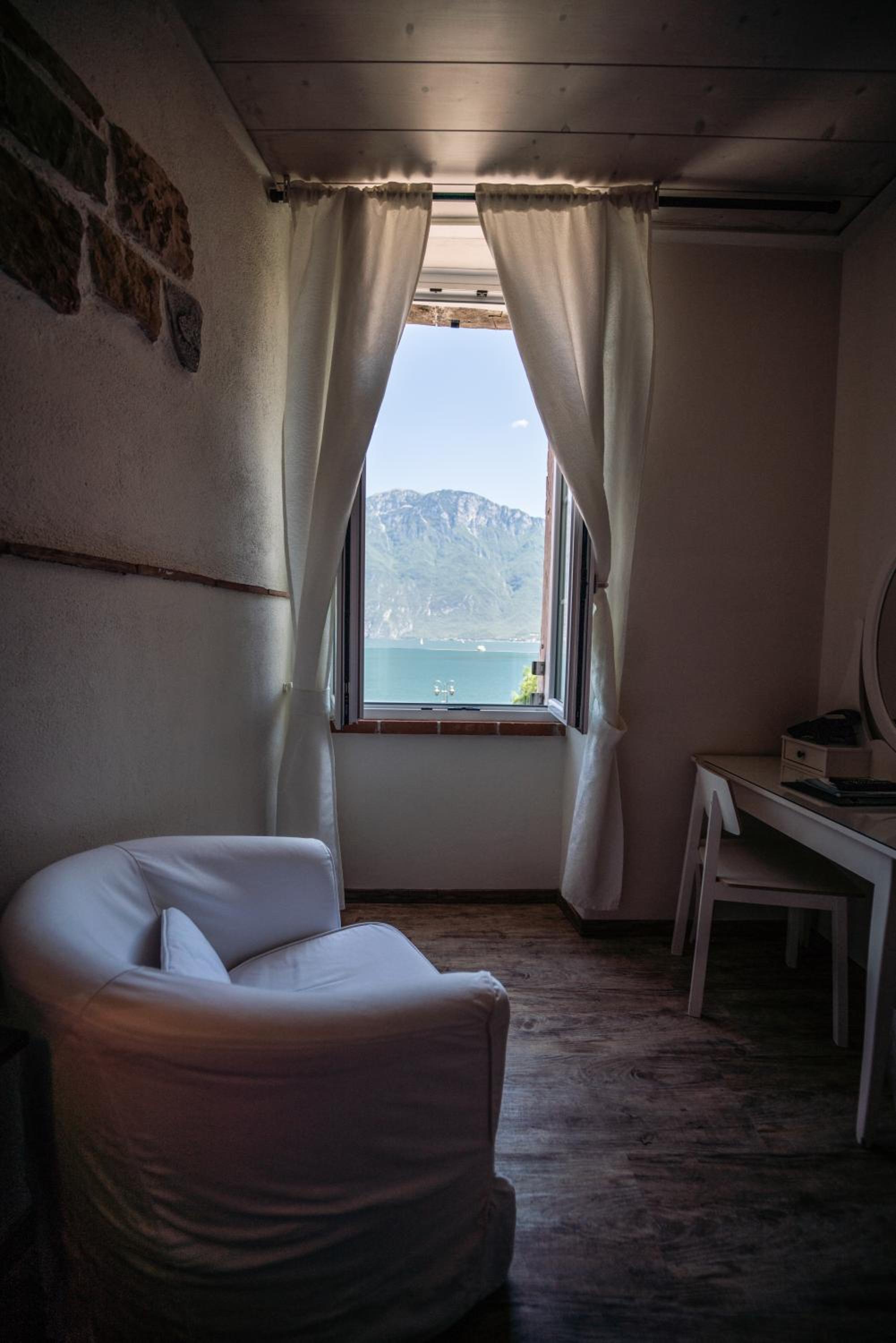 Double Room with Lake View photo 2