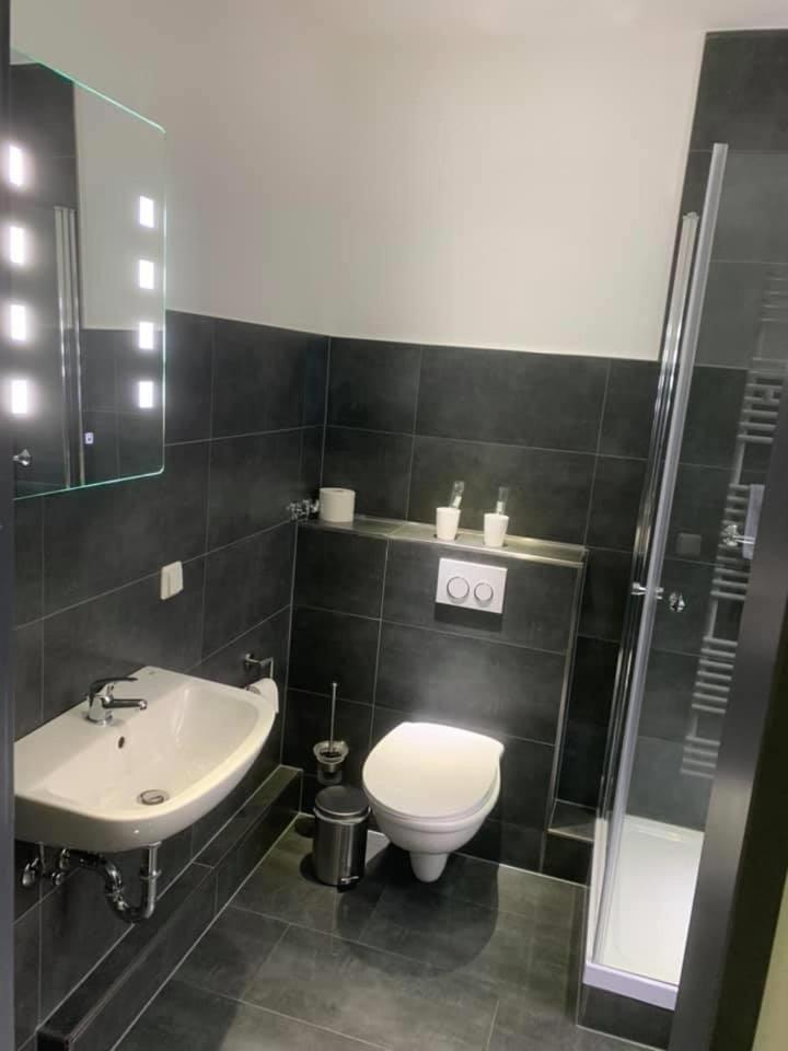Double or Twin Room with Private Bathroom - Photo 4